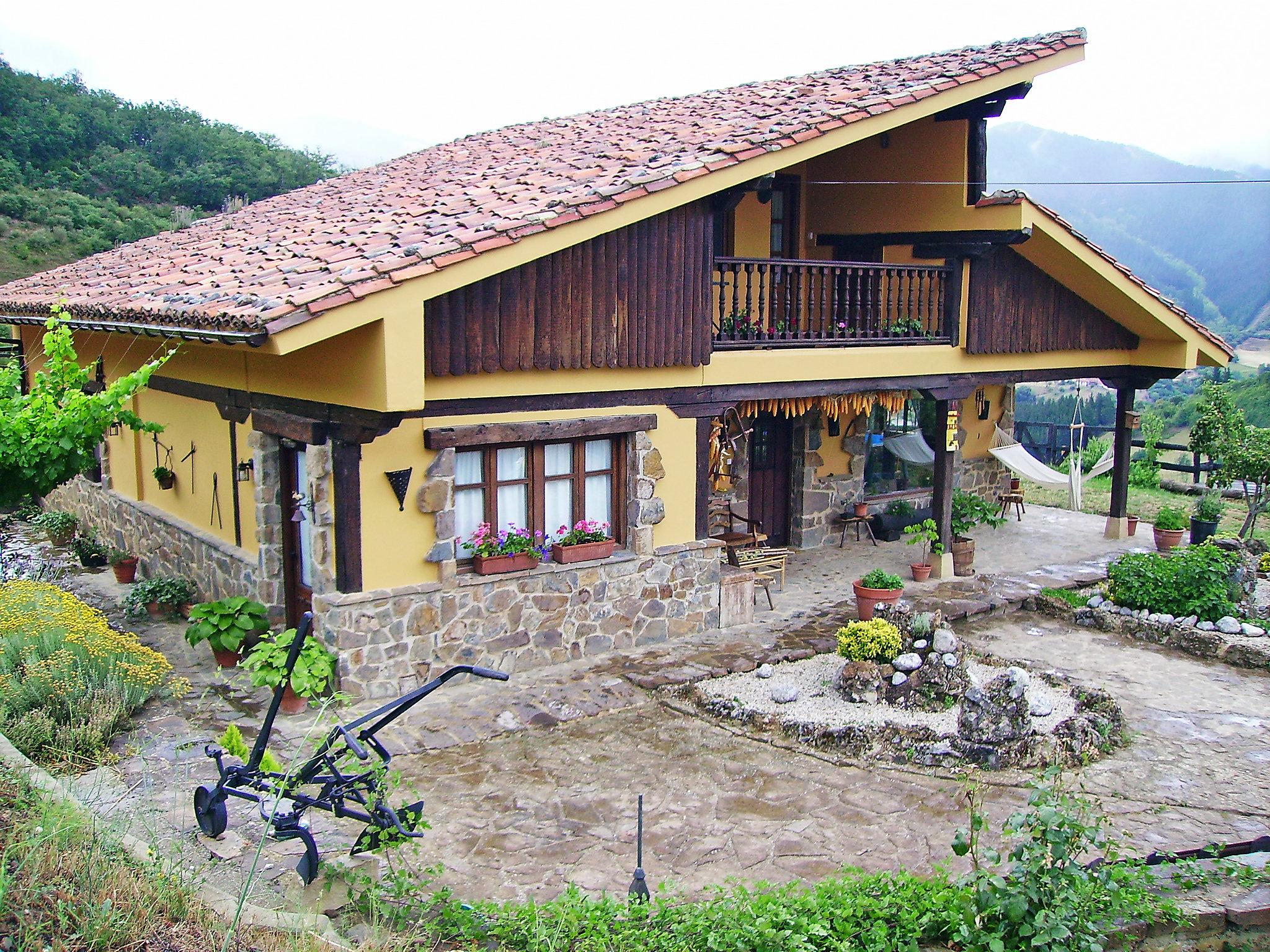 Photo 1 - 1 bedroom House in Cillorigo de Liébana with garden