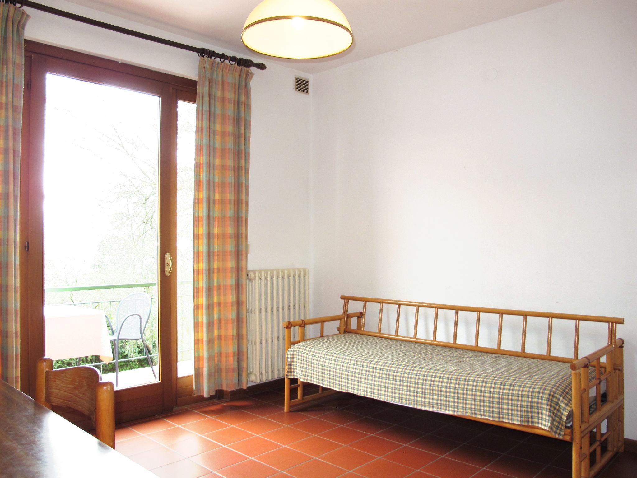 Foto 4 - Apartamento de 1 habitación en Garda con piscina y vistas a la montaña