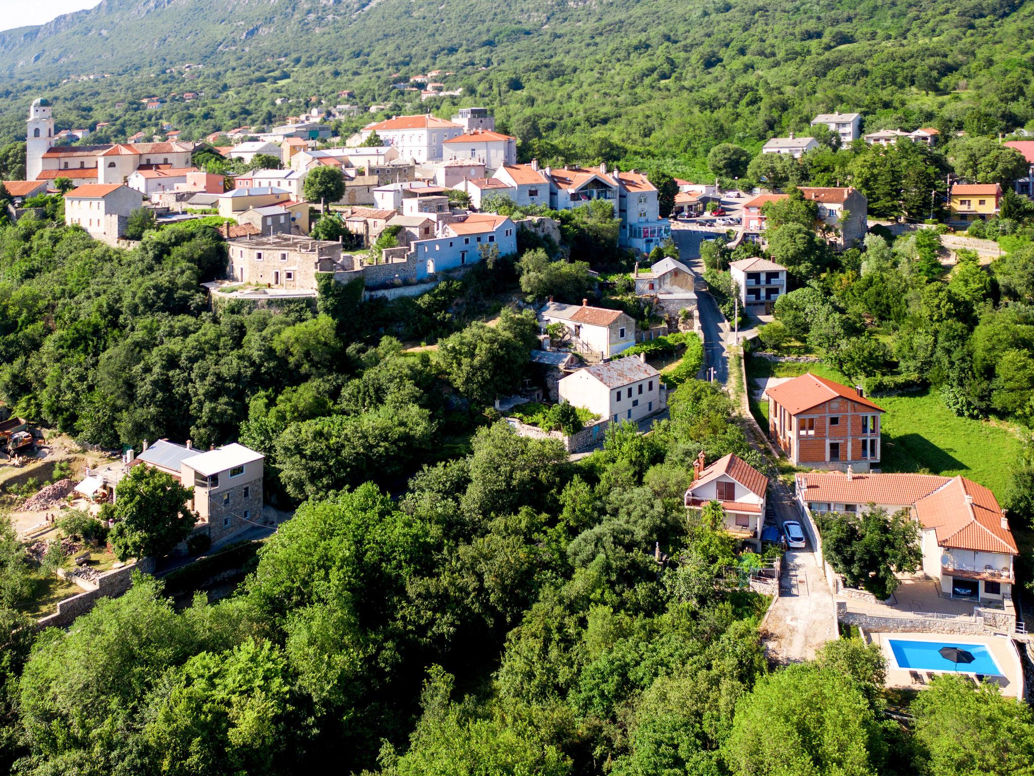 Foto 19 - Casa de 3 habitaciones en Vinodolska Općina con piscina privada y vistas al mar