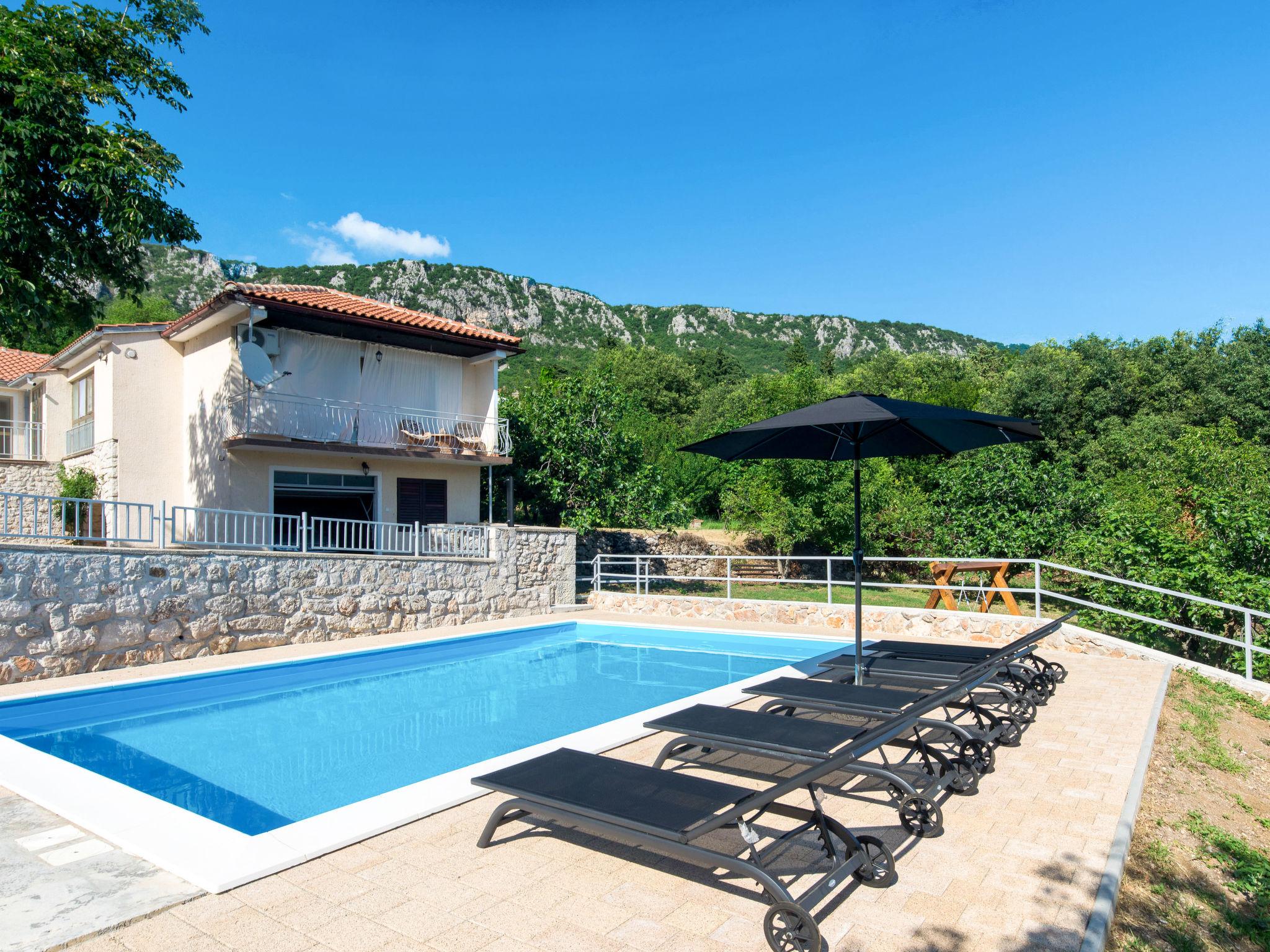 Foto 20 - Casa de 3 habitaciones en Vinodolska Općina con piscina privada y vistas al mar