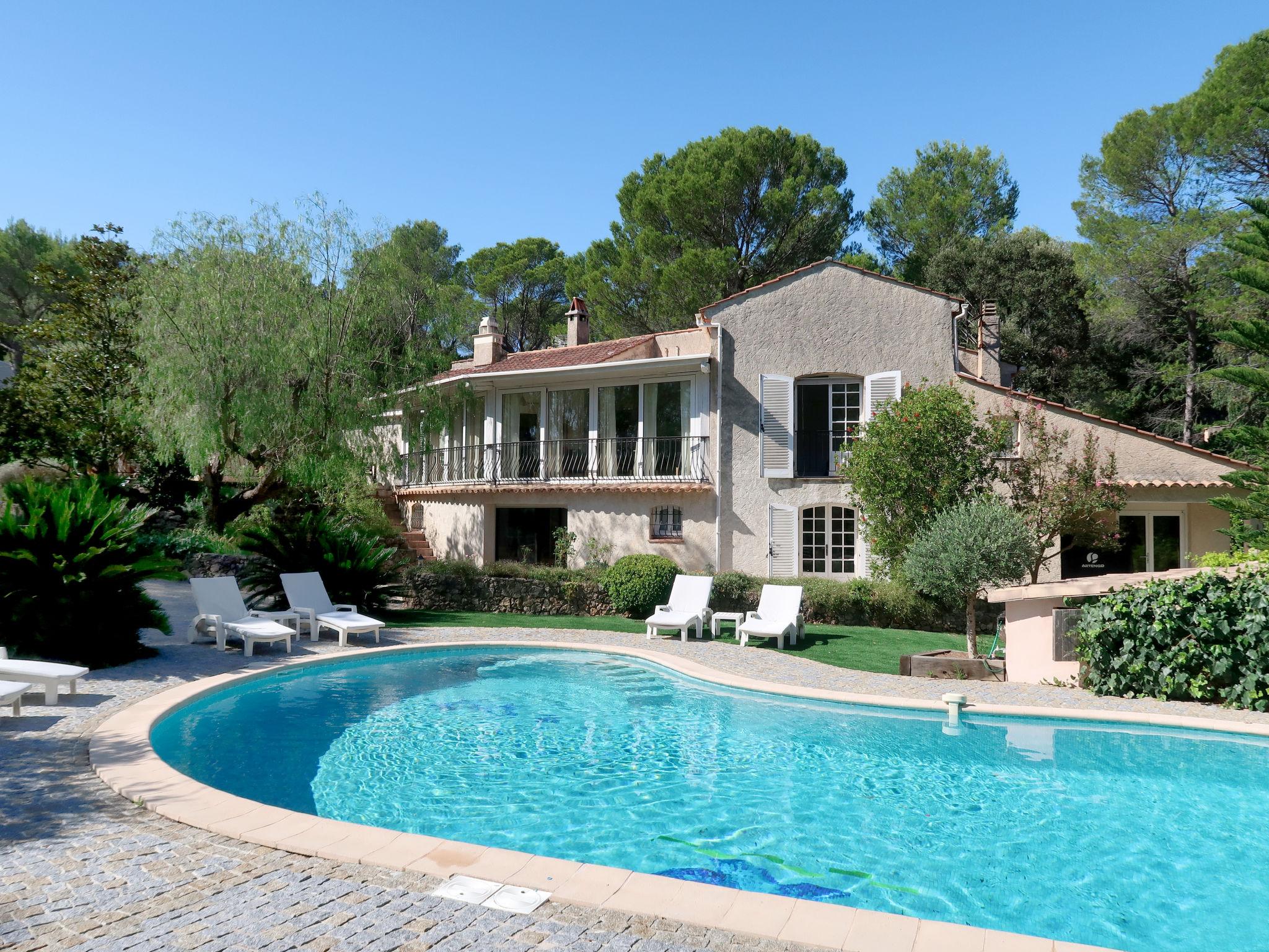 Foto 1 - Casa de 5 habitaciones en Fréjus con piscina privada y vistas al mar