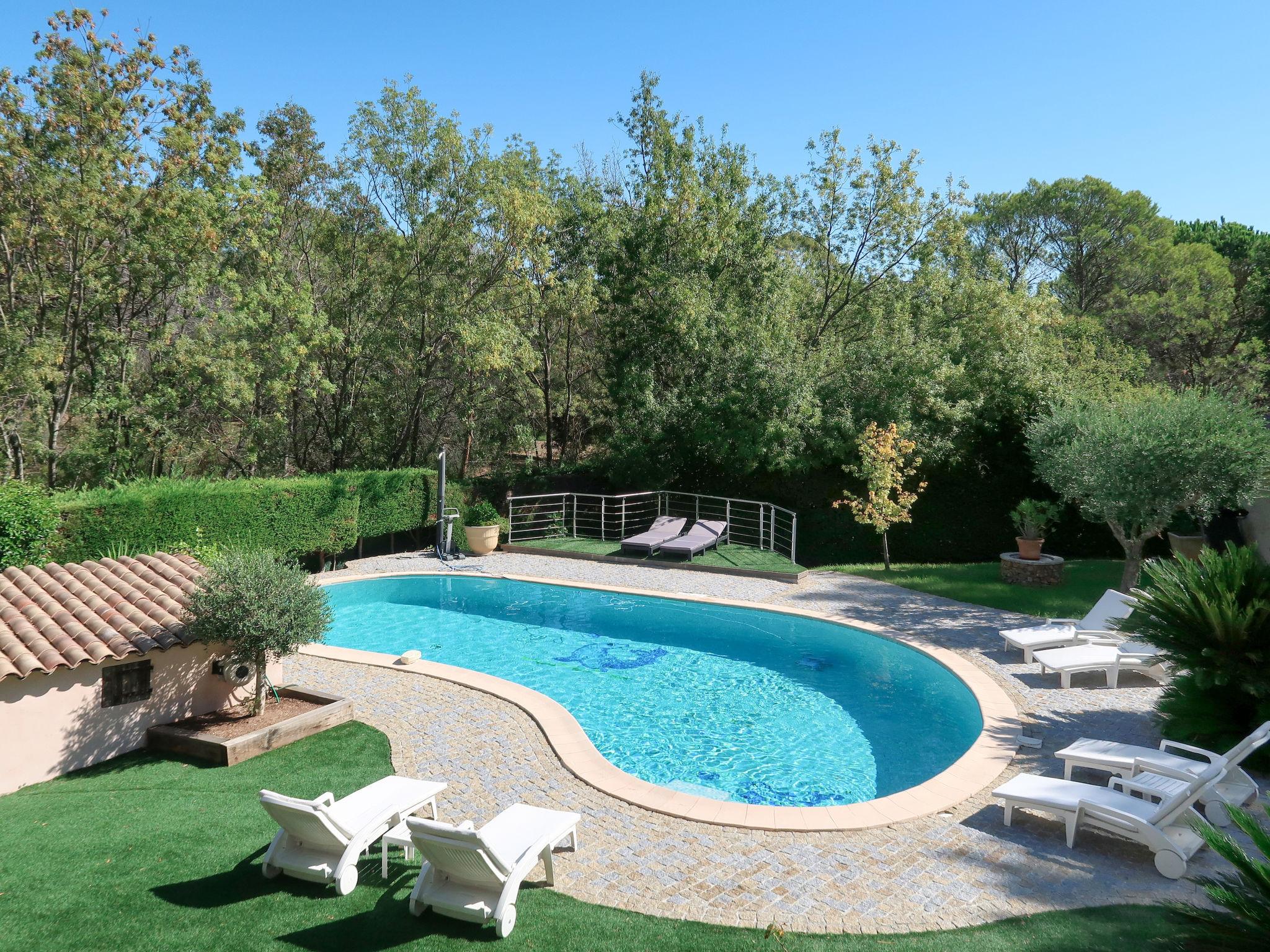 Foto 44 - Haus mit 5 Schlafzimmern in Fréjus mit privater pool und garten