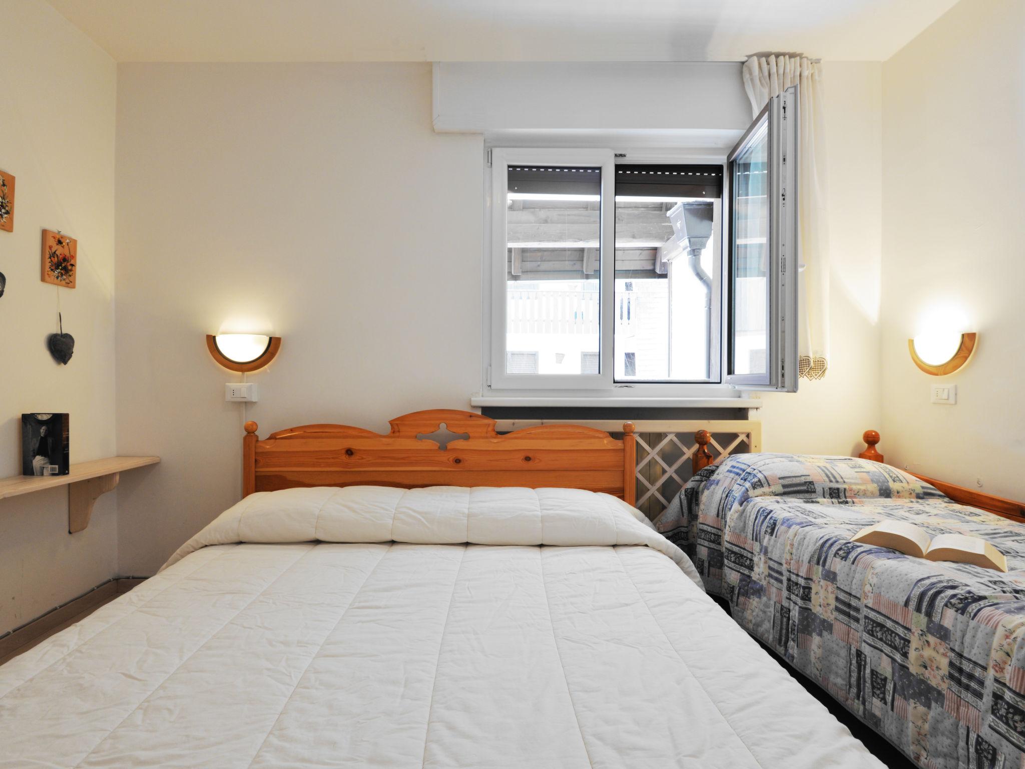 Foto 13 - Apartment mit 1 Schlafzimmer in Campitello di Fassa mit blick auf die berge