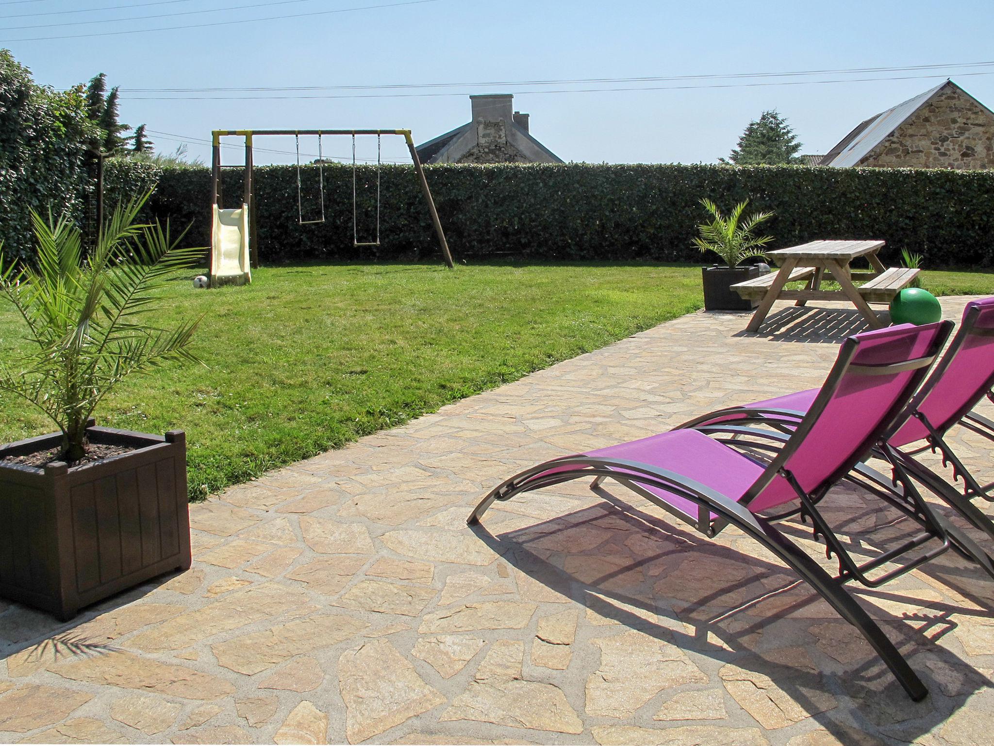 Foto 2 - Casa con 3 camere da letto a Telgruc-sur-Mer con giardino e vista mare