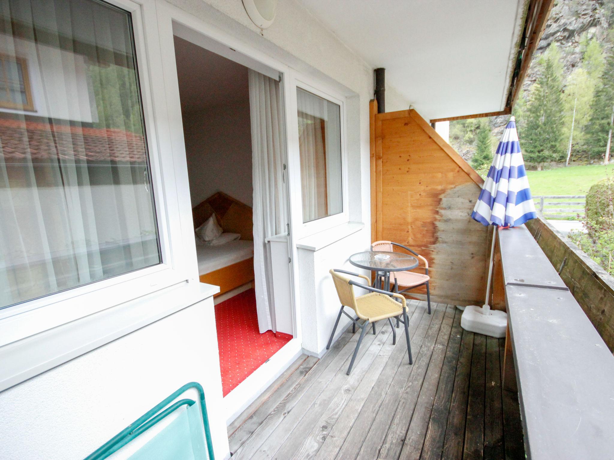 Photo 5 - Apartment in Längenfeld with swimming pool and terrace