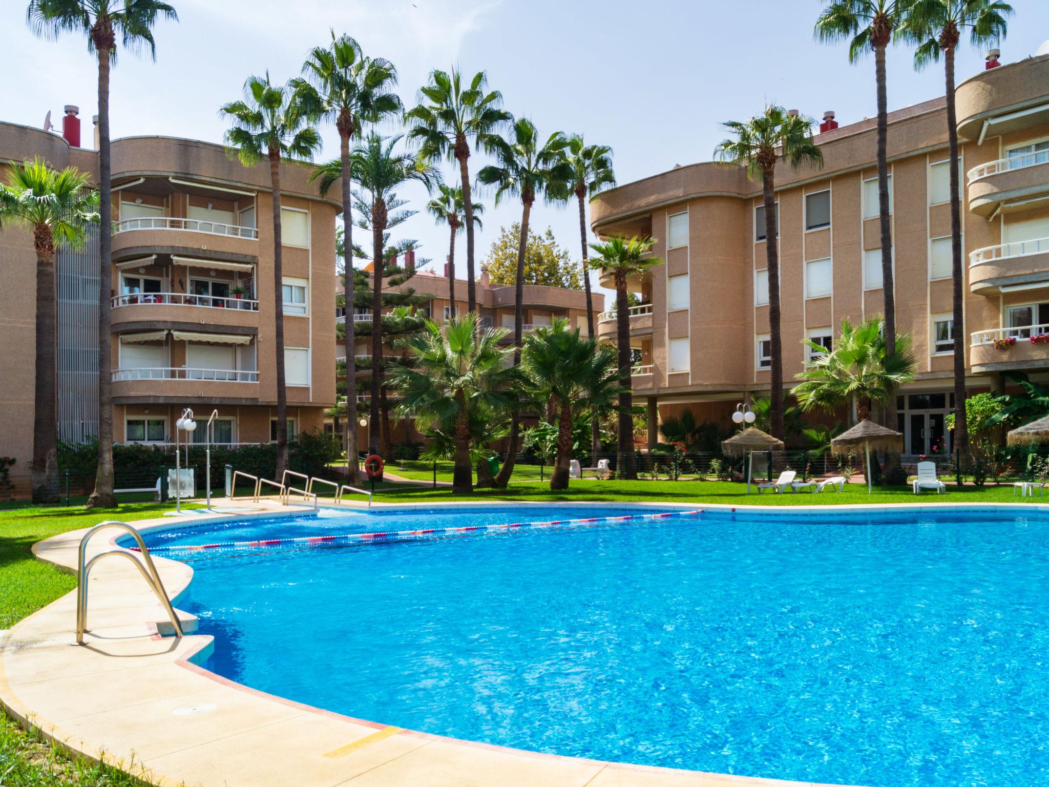 Foto 6 - Appartamento con 2 camere da letto a Torremolinos con piscina e vista mare