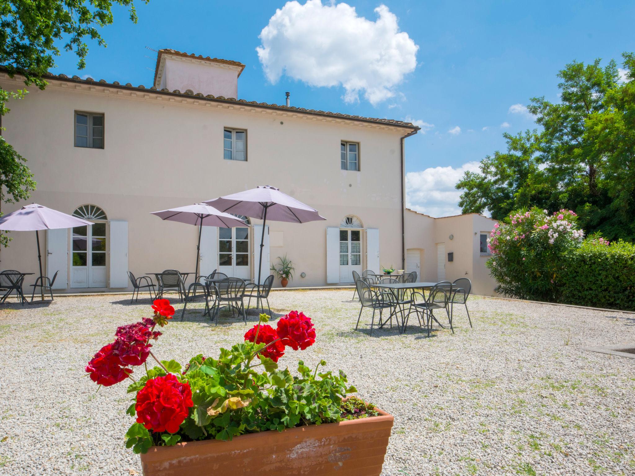 Foto 3 - Apartamento de 2 quartos em Poggibonsi com piscina e jardim