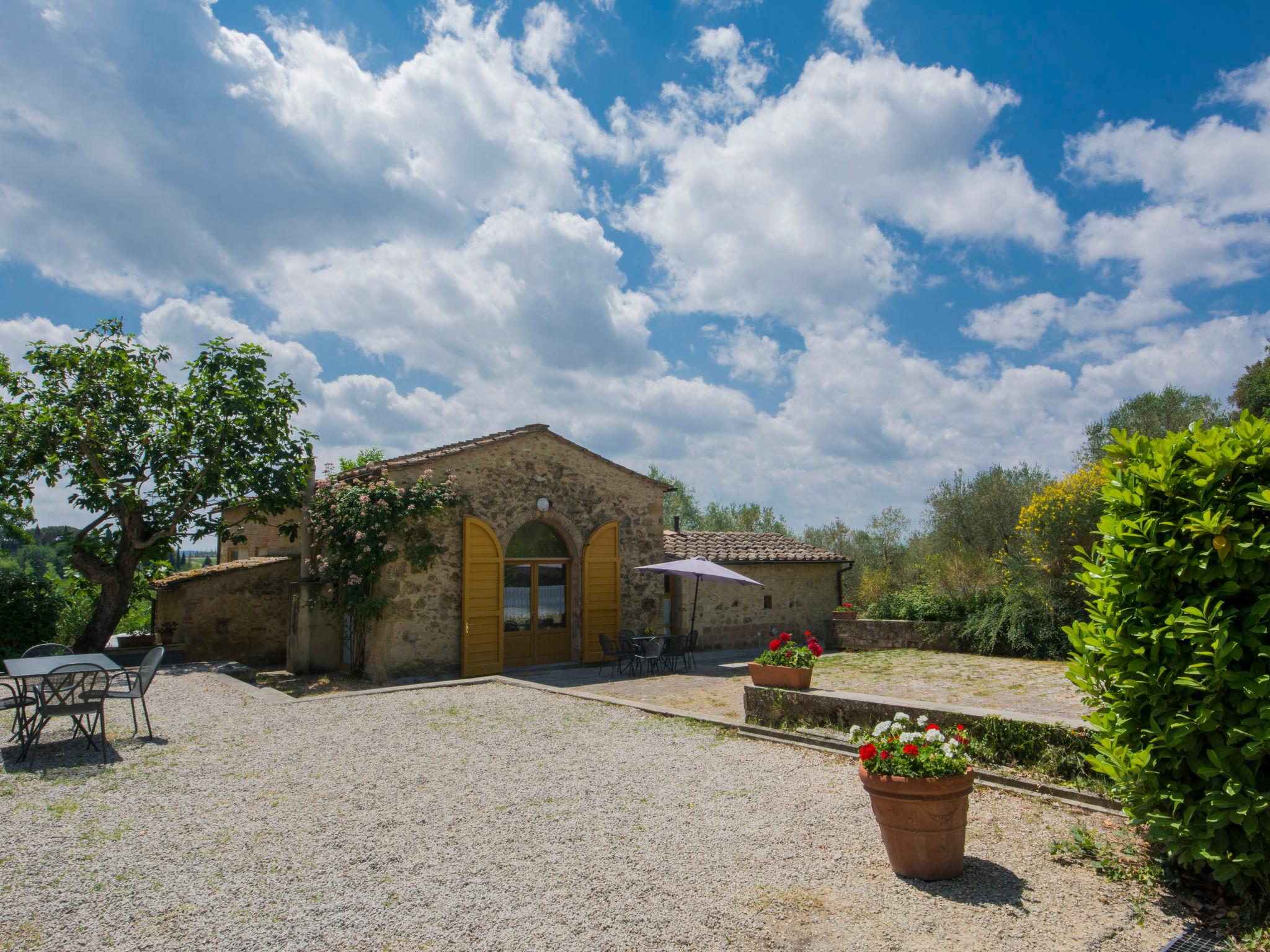 Photo 1 - Appartement de 3 chambres à Poggibonsi avec piscine et jardin