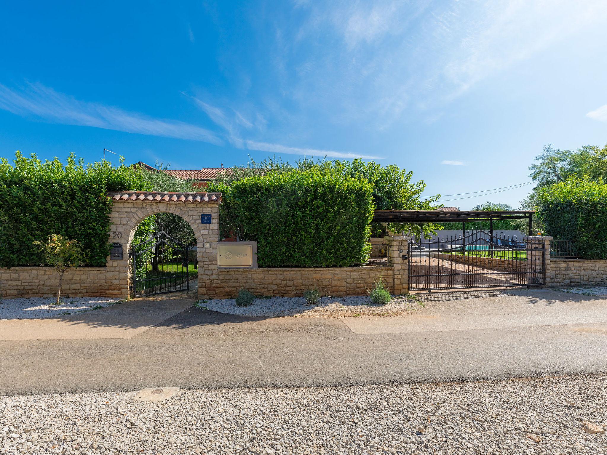 Foto 31 - Casa con 2 camere da letto a Umag con piscina privata e vista mare