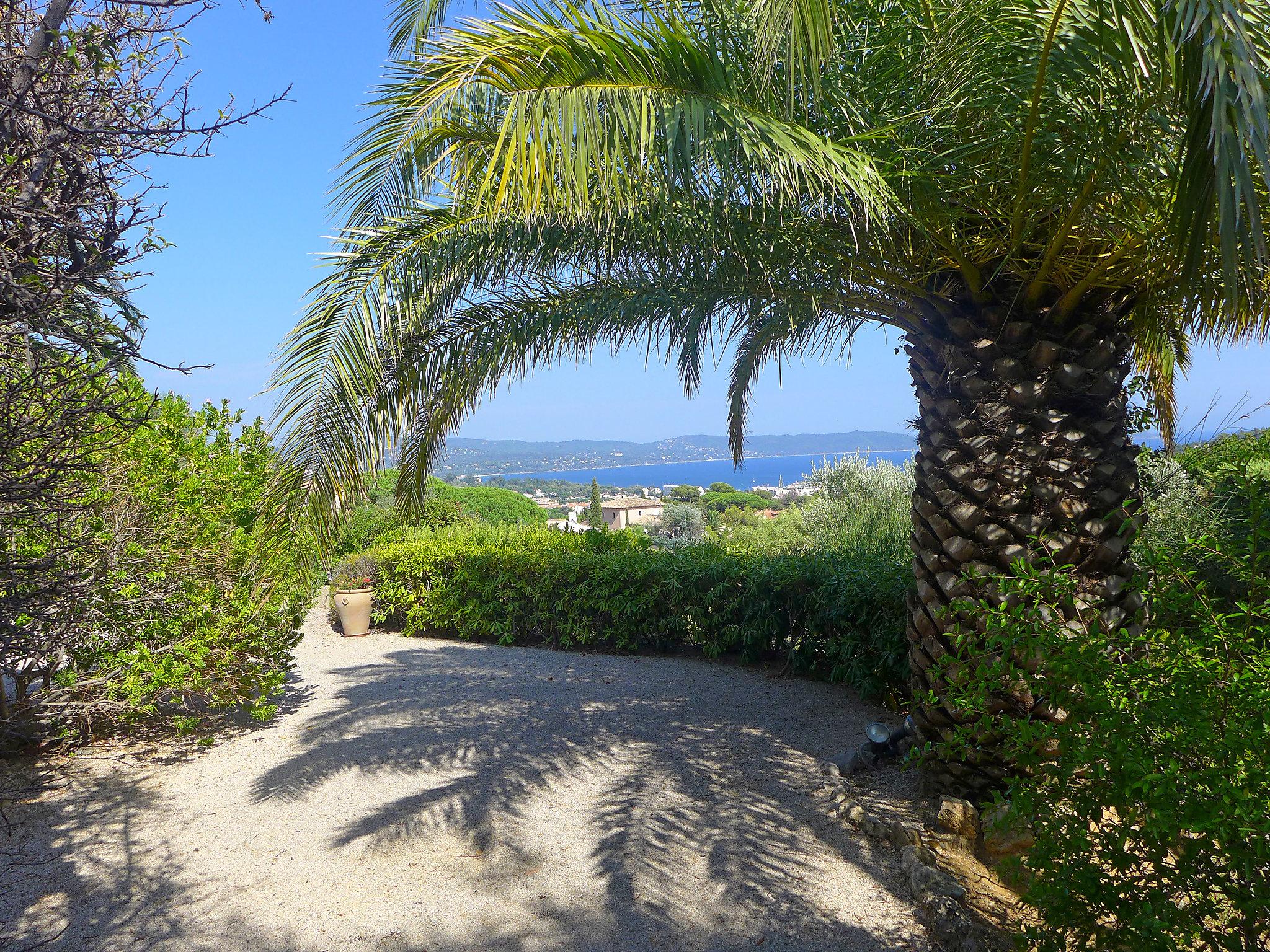 Foto 5 - Casa con 3 camere da letto a Cavalaire-sur-Mer con piscina privata e vista mare