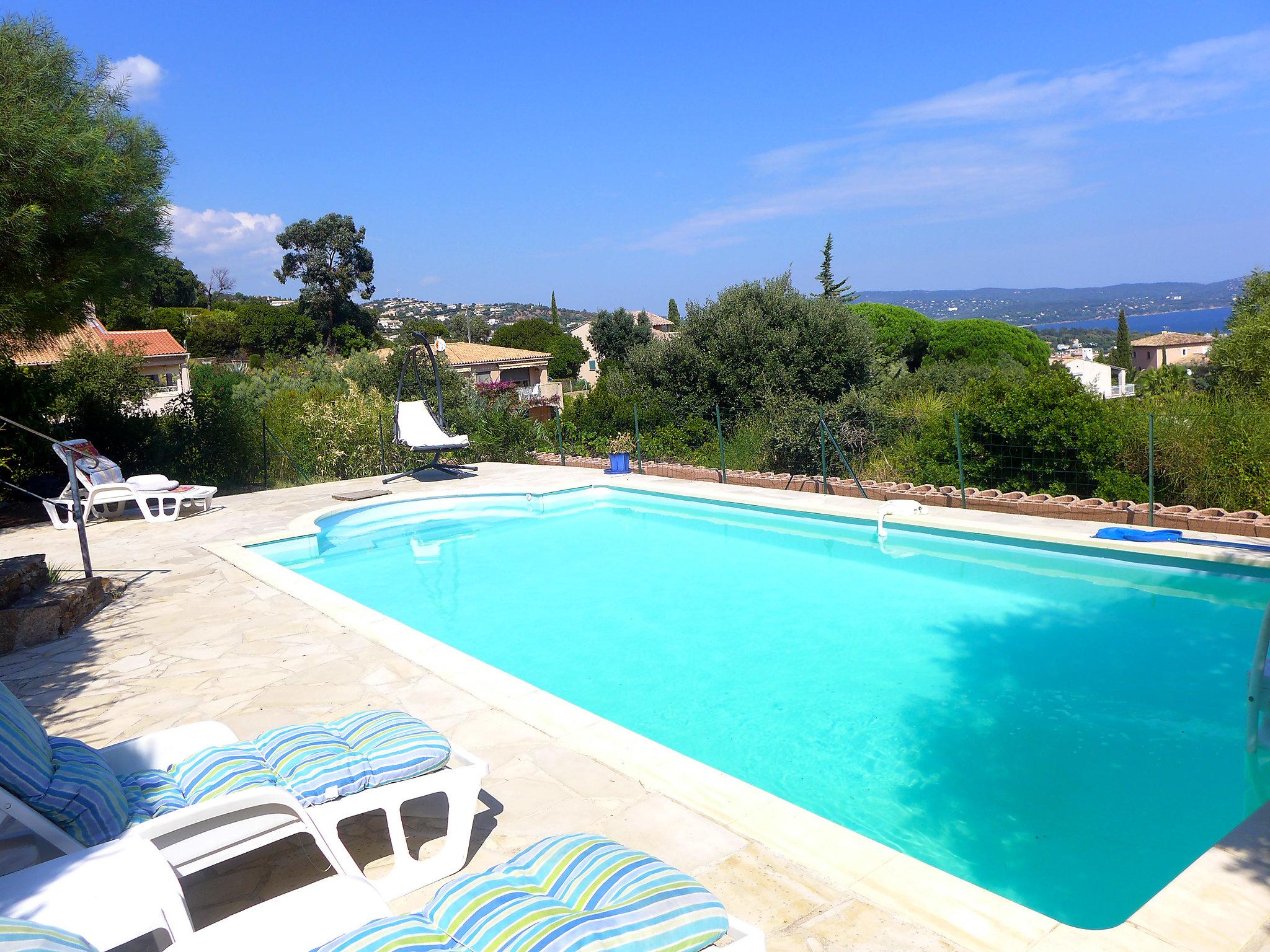 Foto 17 - Casa de 3 habitaciones en Cavalaire-sur-Mer con piscina privada y vistas al mar