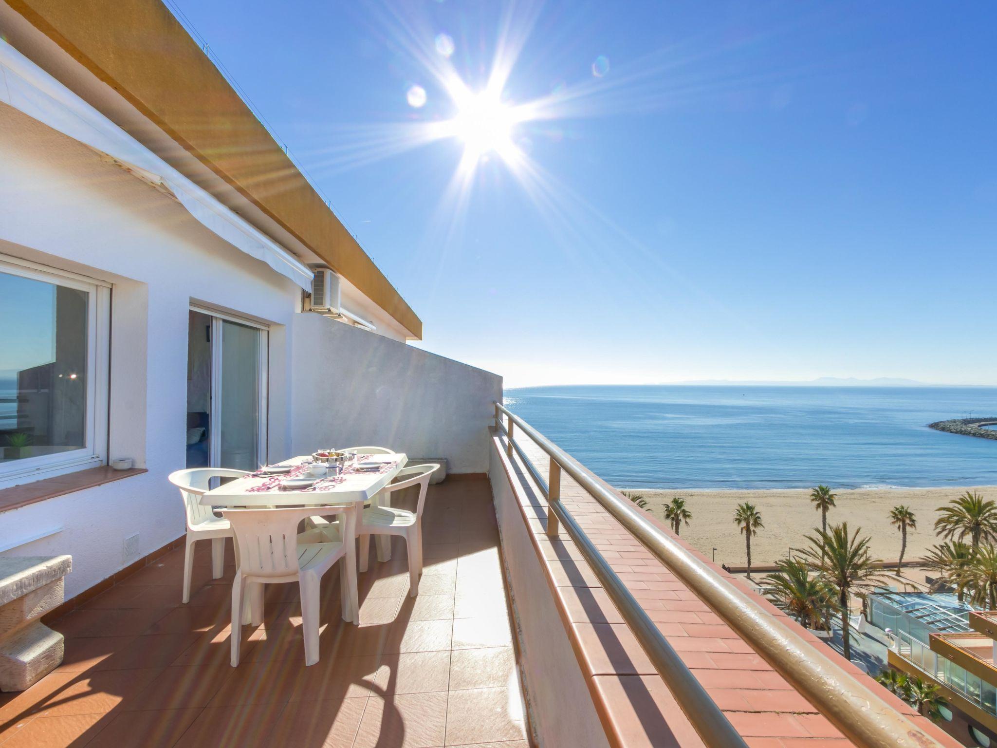 Photo 1 - Appartement de 1 chambre à Roses avec piscine et vues à la mer