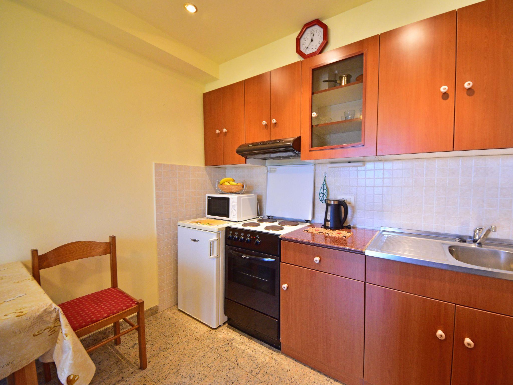 Photo 8 - 1 bedroom Apartment in Opatija with garden and terrace