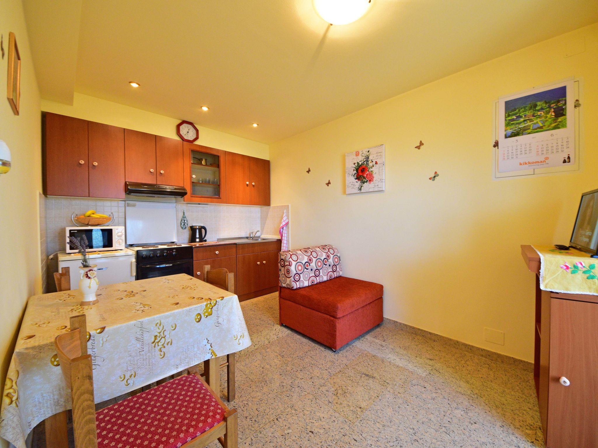 Foto 4 - Apartamento de 1 habitación en Opatija con jardín y vistas al mar