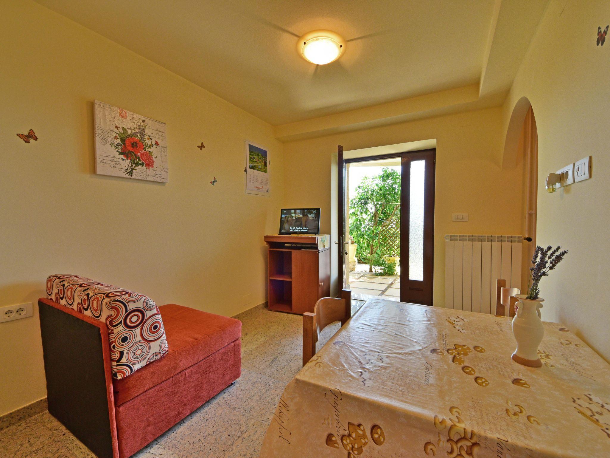 Foto 7 - Apartamento de 1 quarto em Opatija com jardim e vistas do mar
