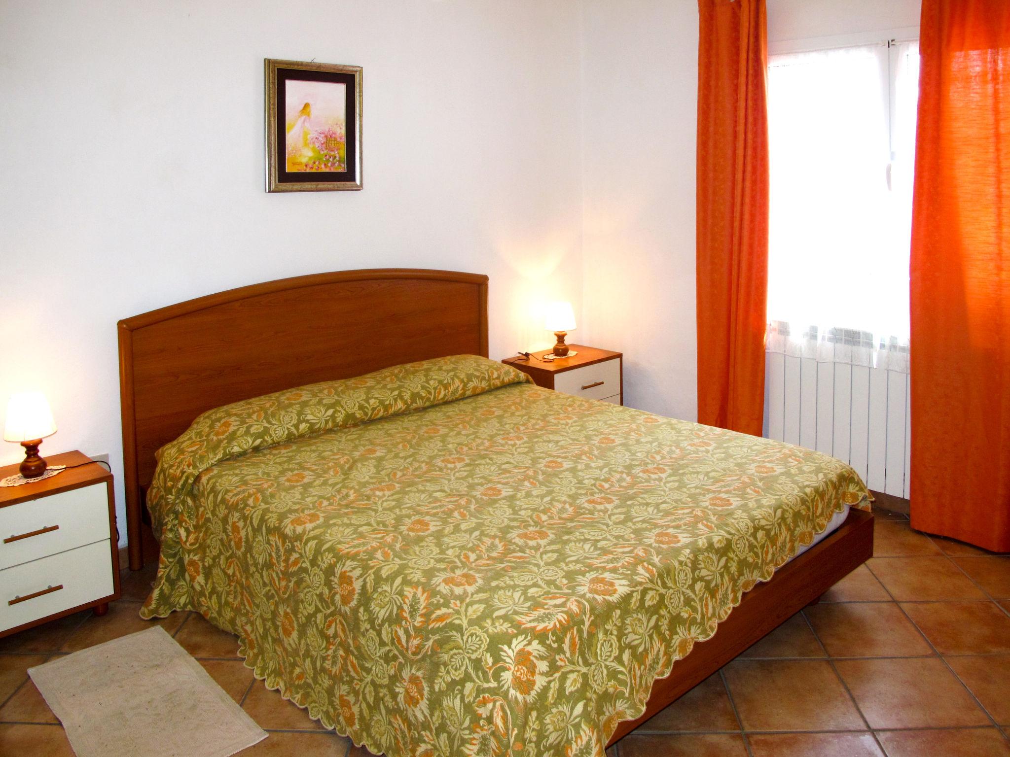 Photo 5 - 2 bedroom Apartment in Dolcedo with swimming pool and garden