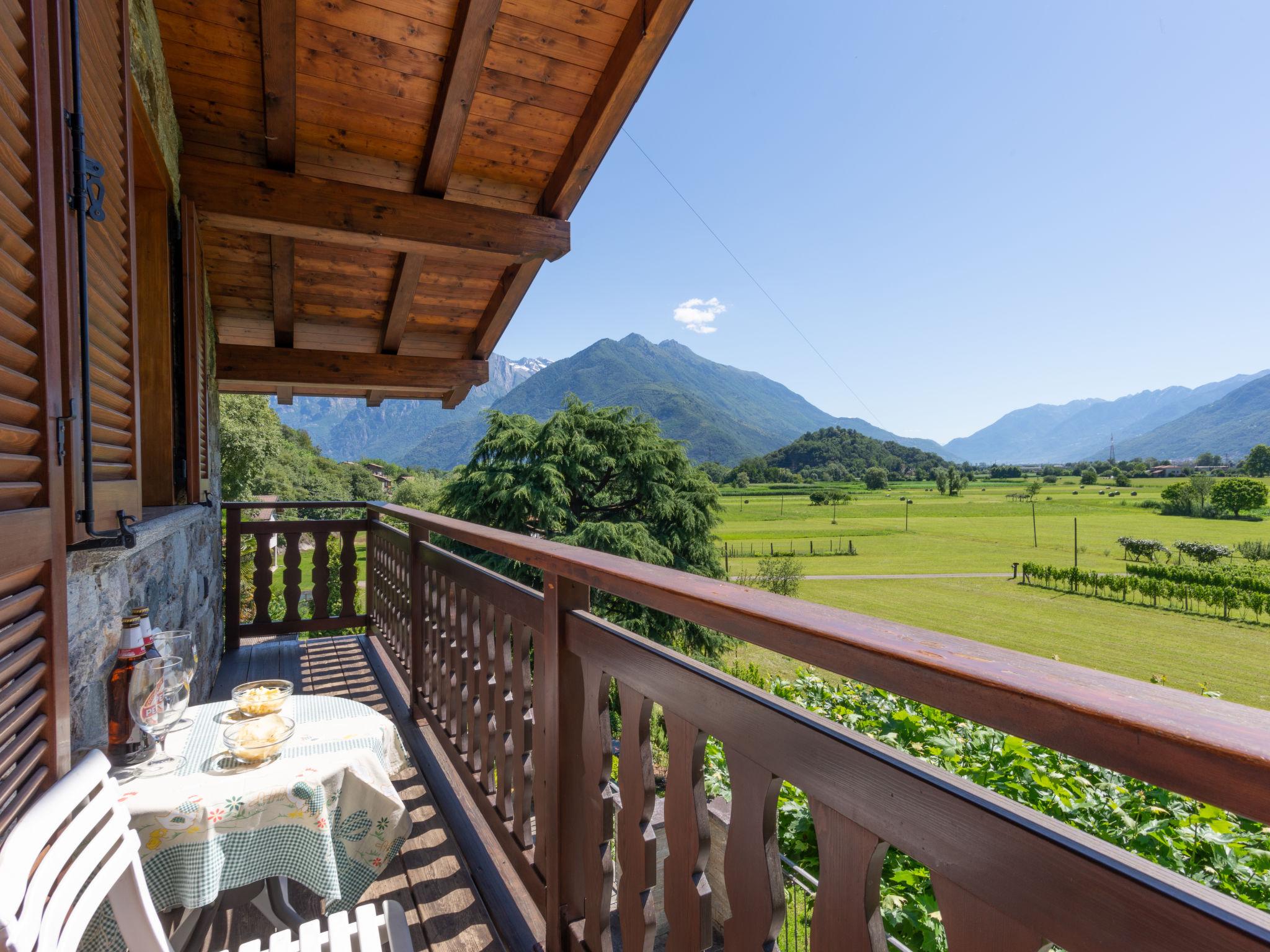 Photo 1 - 2 bedroom Apartment in Colico with garden and mountain view