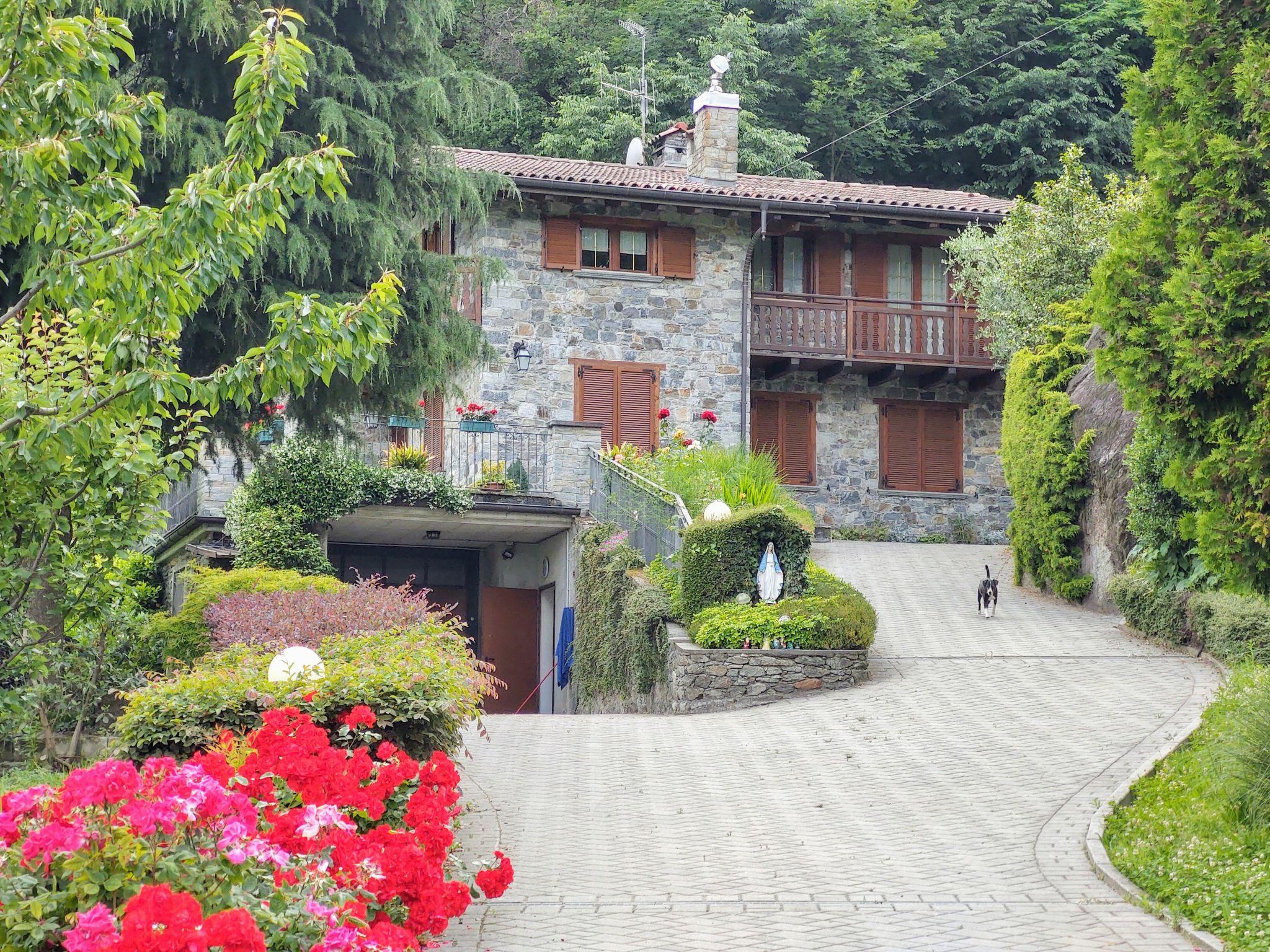 Foto 18 - Apartamento de 2 habitaciones en Colico con jardín y vistas a la montaña