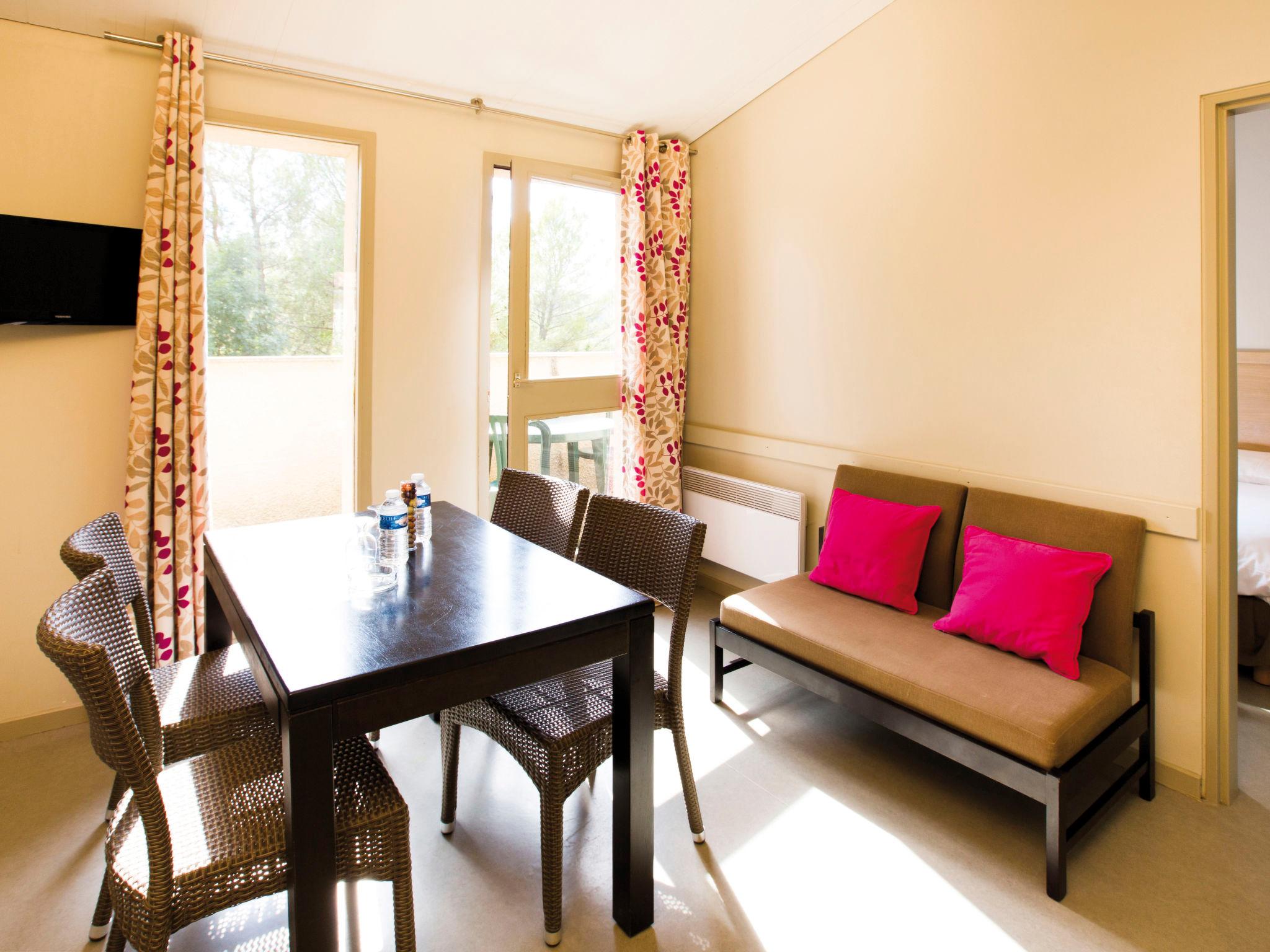Foto 3 - Appartamento con 2 camere da letto a Gréoux-les-Bains con piscina e giardino