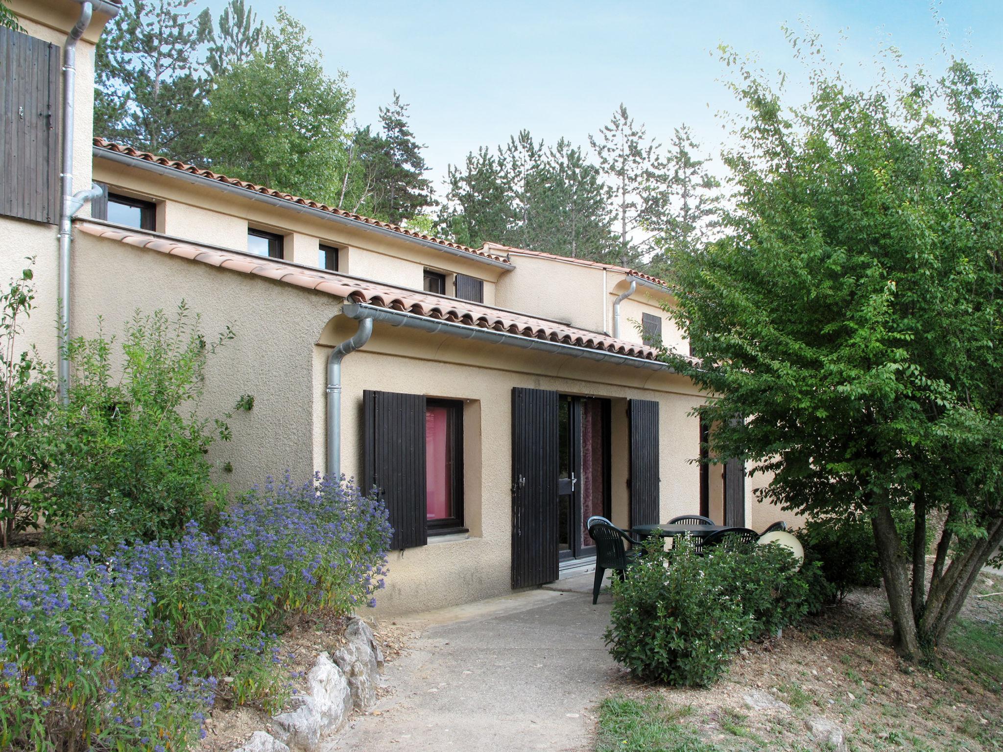 Foto 6 - Appartamento con 2 camere da letto a Gréoux-les-Bains con piscina e giardino