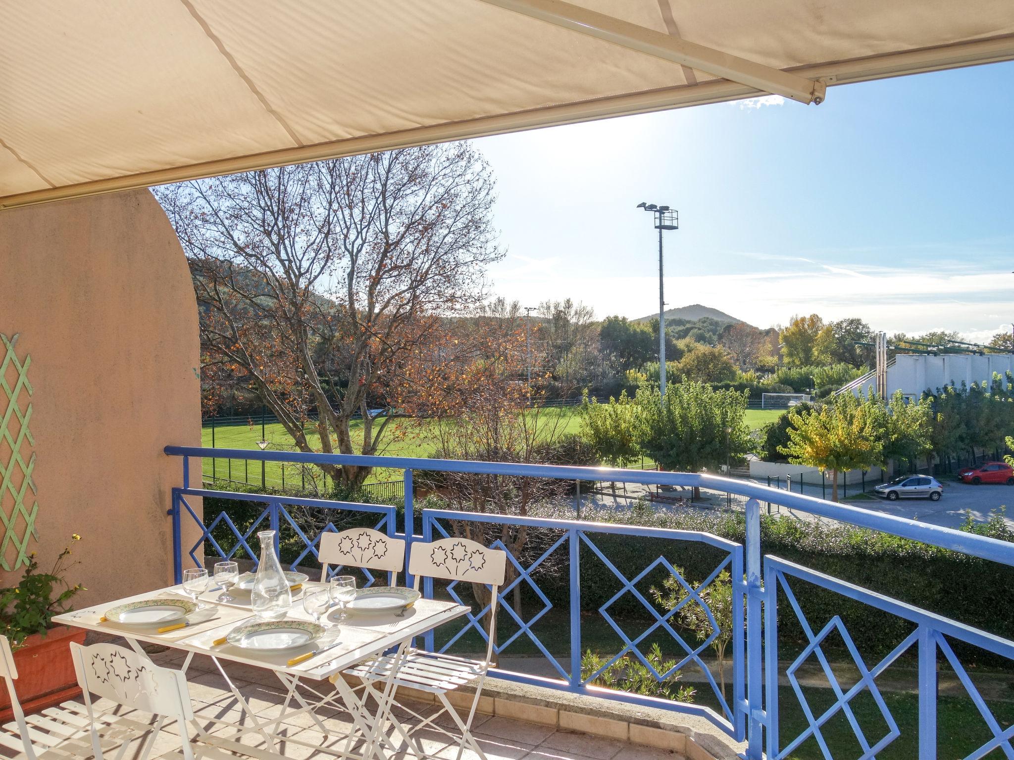 Photo 1 - Appartement de 2 chambres à Saint-Cyr-sur-Mer avec terrasse