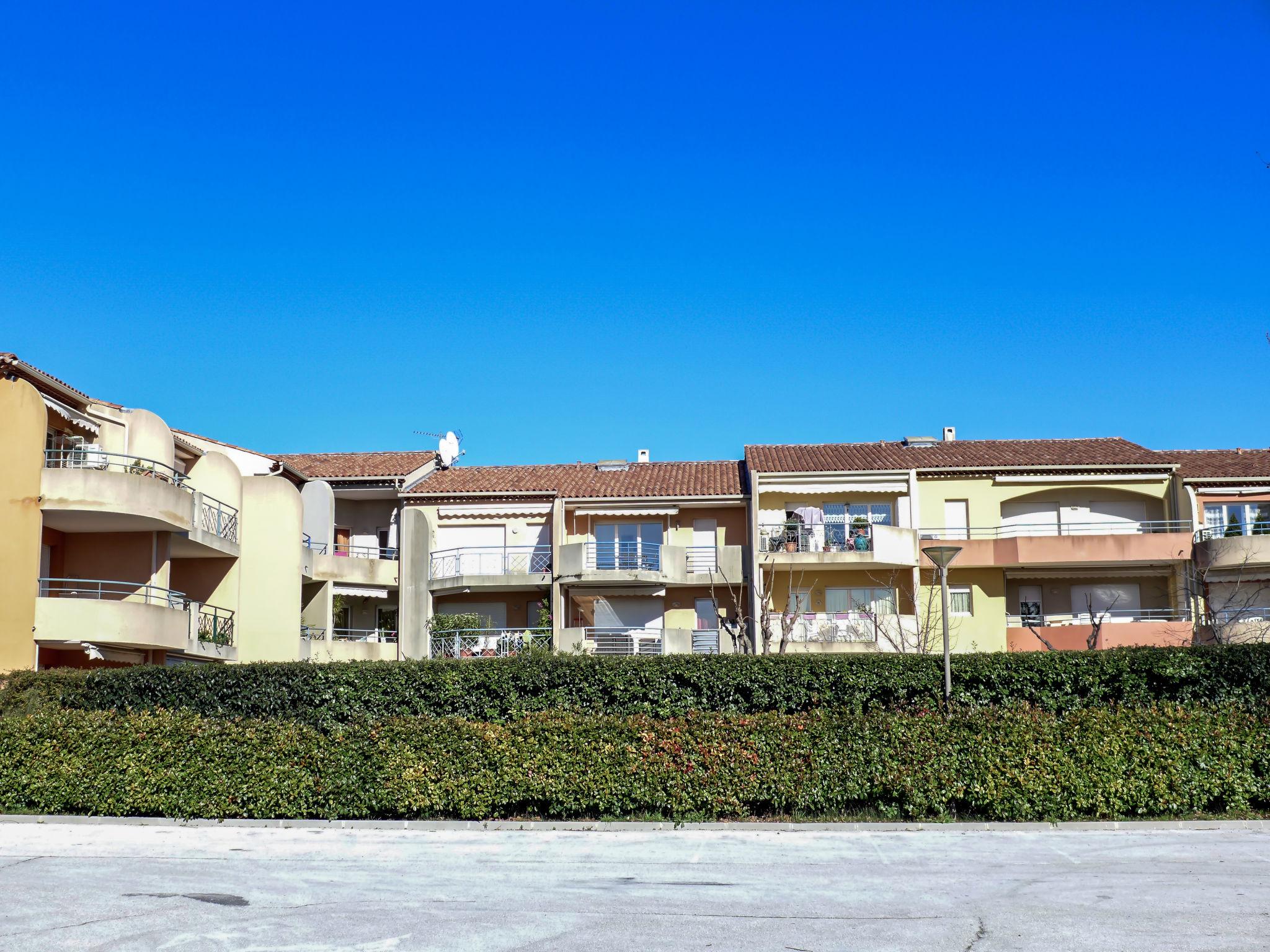 Photo 21 - 2 bedroom Apartment in Saint-Cyr-sur-Mer with garden and terrace