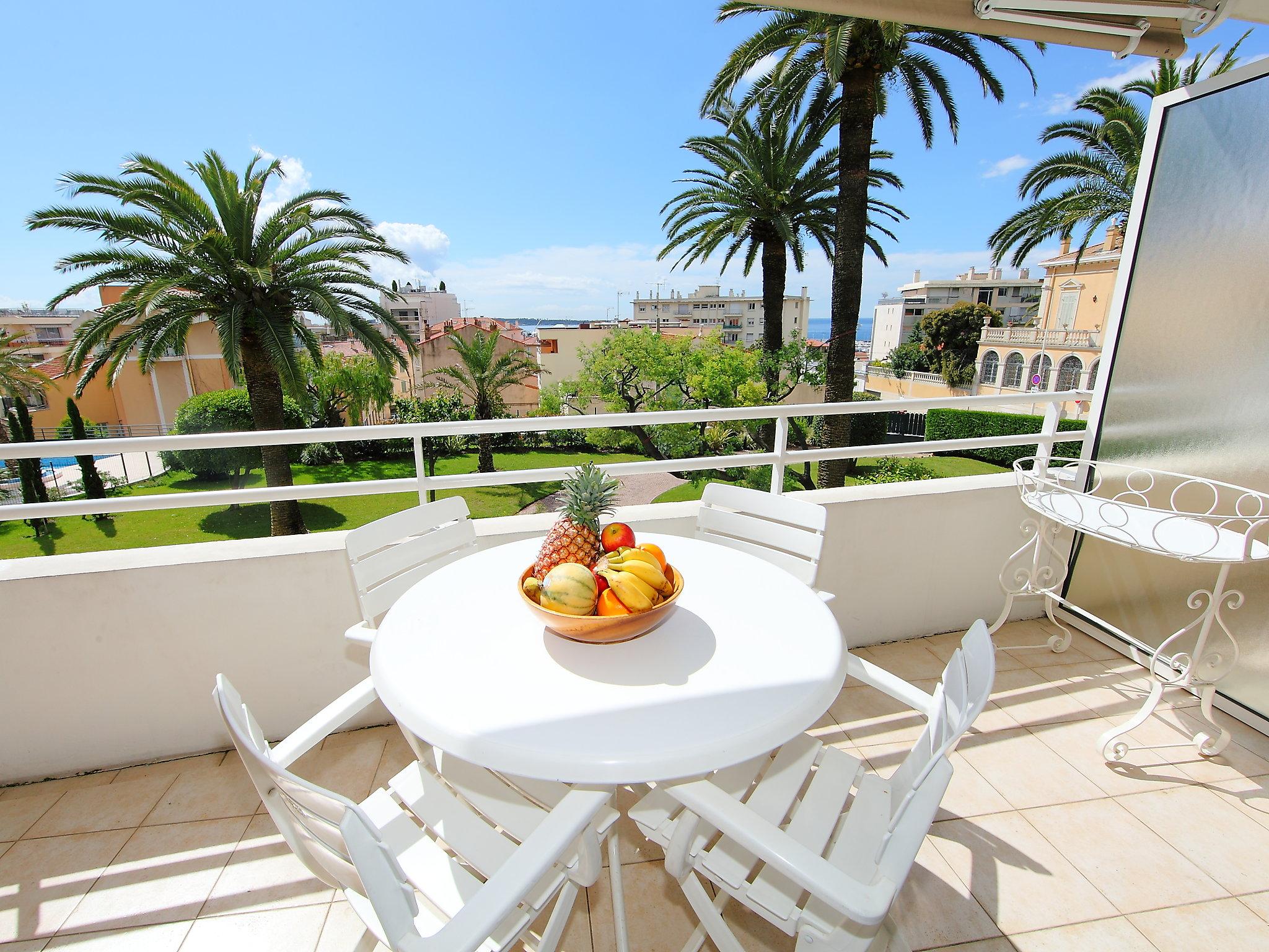 Foto 3 - Apartamento de 1 habitación en Cannes con piscina y vistas al mar