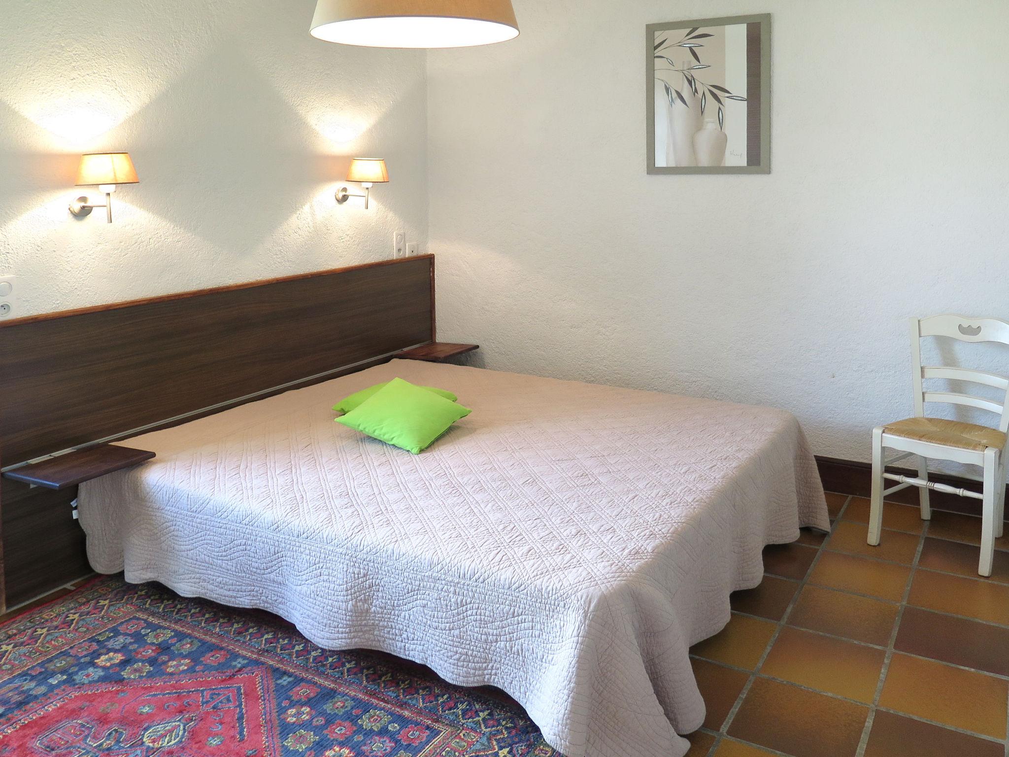 Foto 9 - Appartamento con 3 camere da letto a Saint-Vincent-de-Cosse con piscina e terrazza