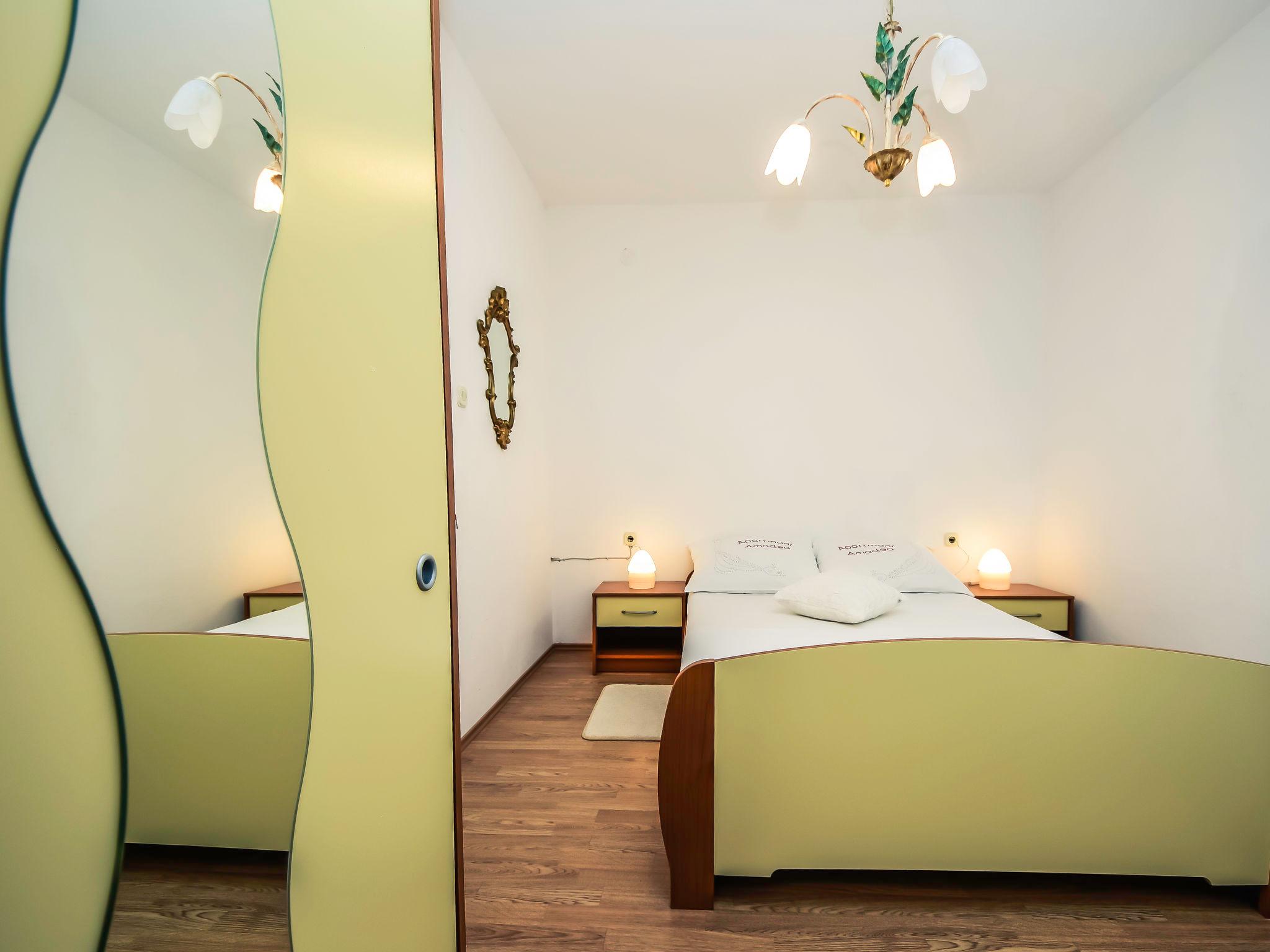 Foto 10 - Appartamento con 2 camere da letto a Obrovac con terrazza e vista mare
