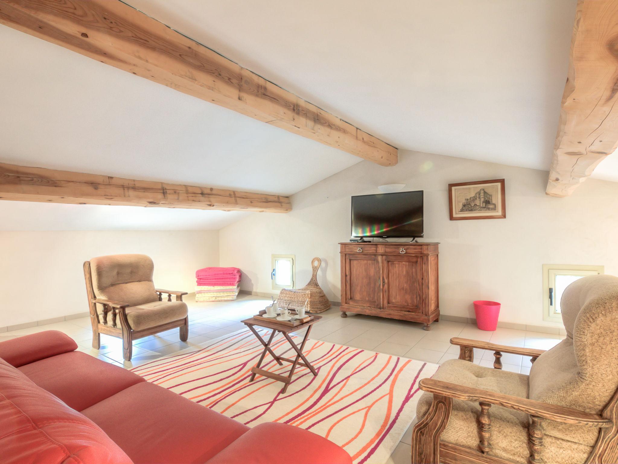 Photo 9 - 4 bedroom House in Le Barroux with private pool and garden