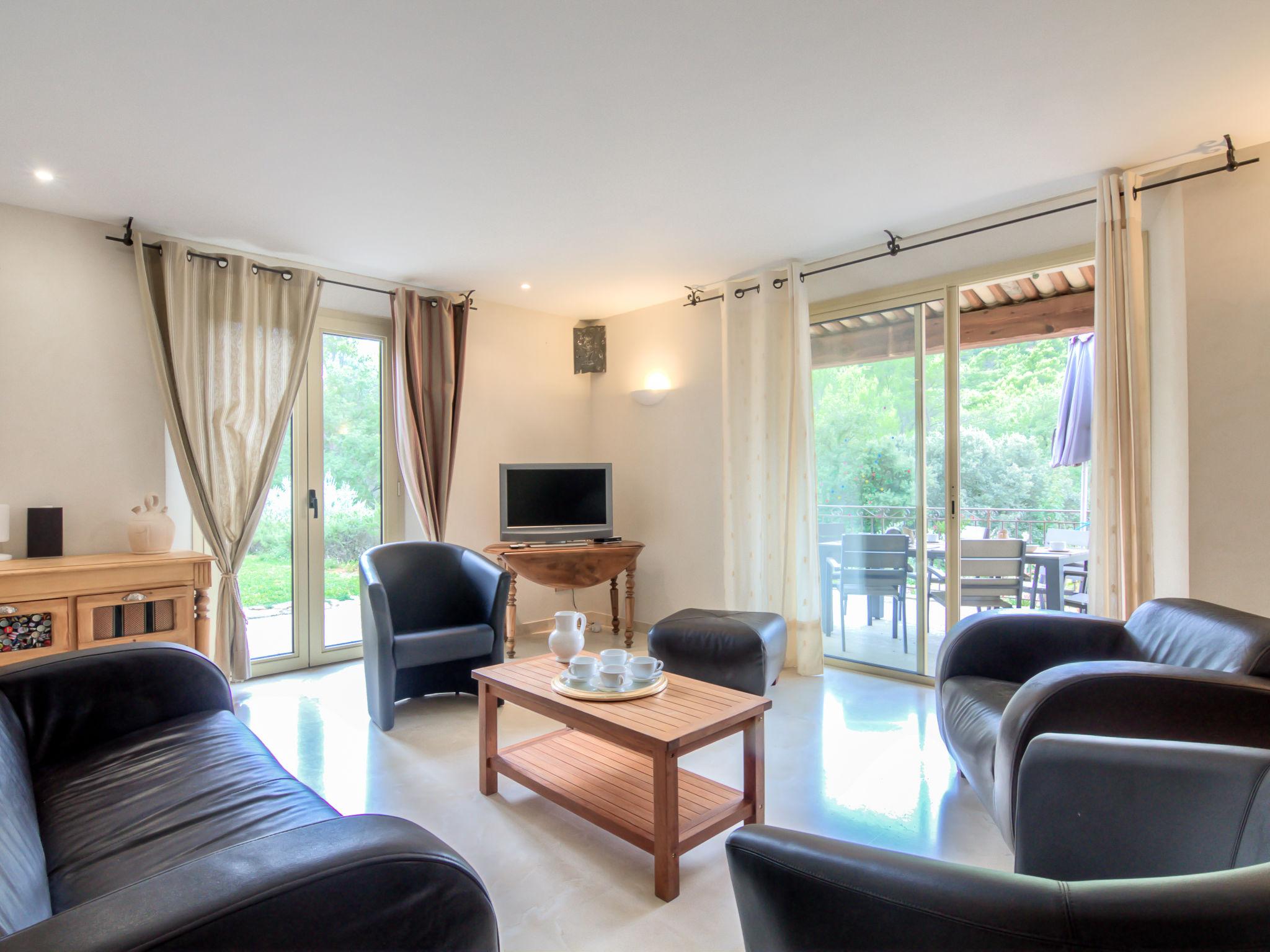 Photo 4 - 4 bedroom House in Le Barroux with private pool and garden