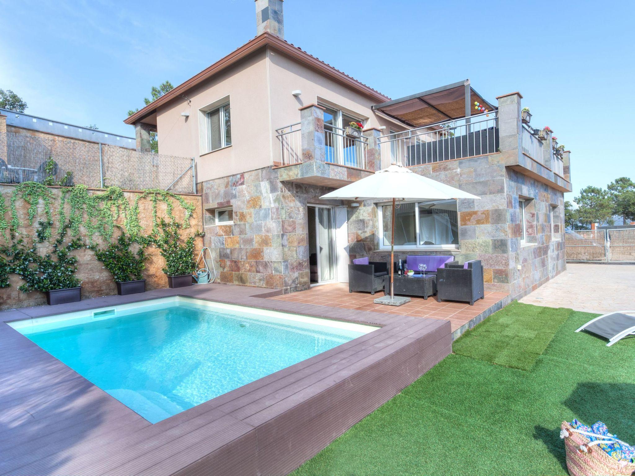 Foto 1 - Casa con 4 camere da letto a Lloret de Mar con piscina privata e vista mare