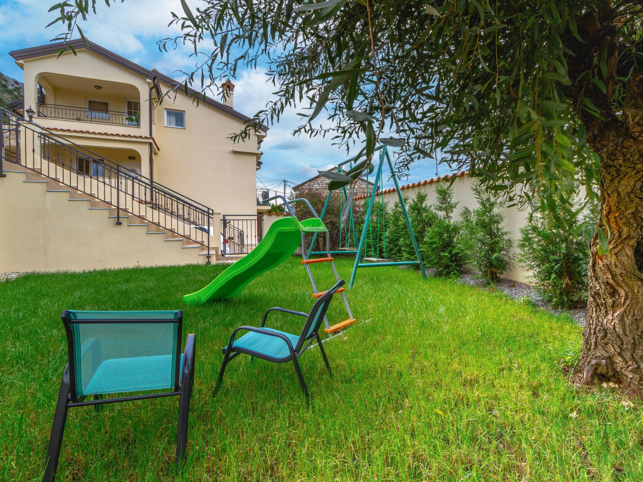 Photo 28 - Maison de 4 chambres à Vinodolska Općina avec piscine privée et jardin