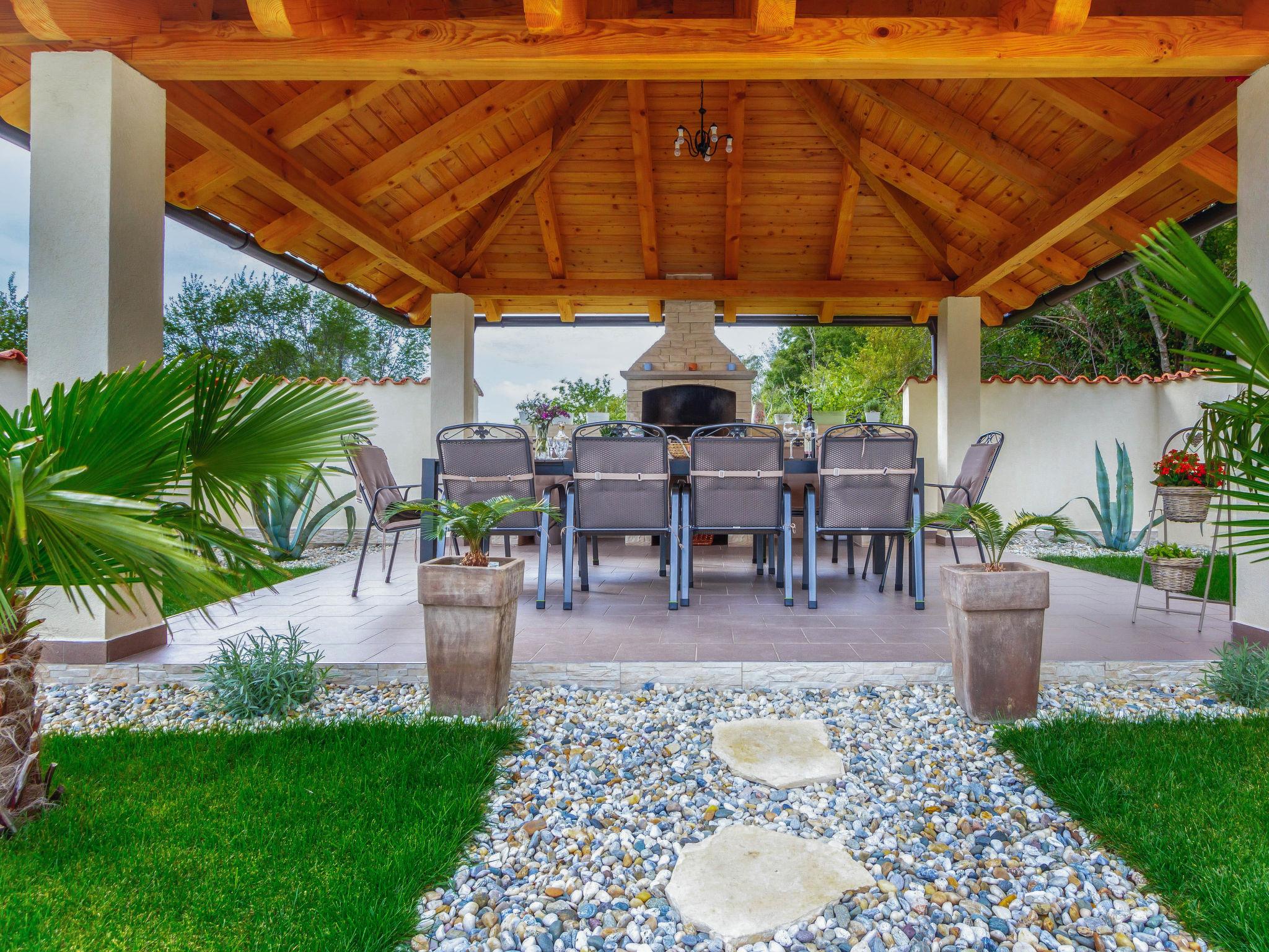 Photo 11 - Maison de 4 chambres à Vinodolska Općina avec piscine privée et jardin