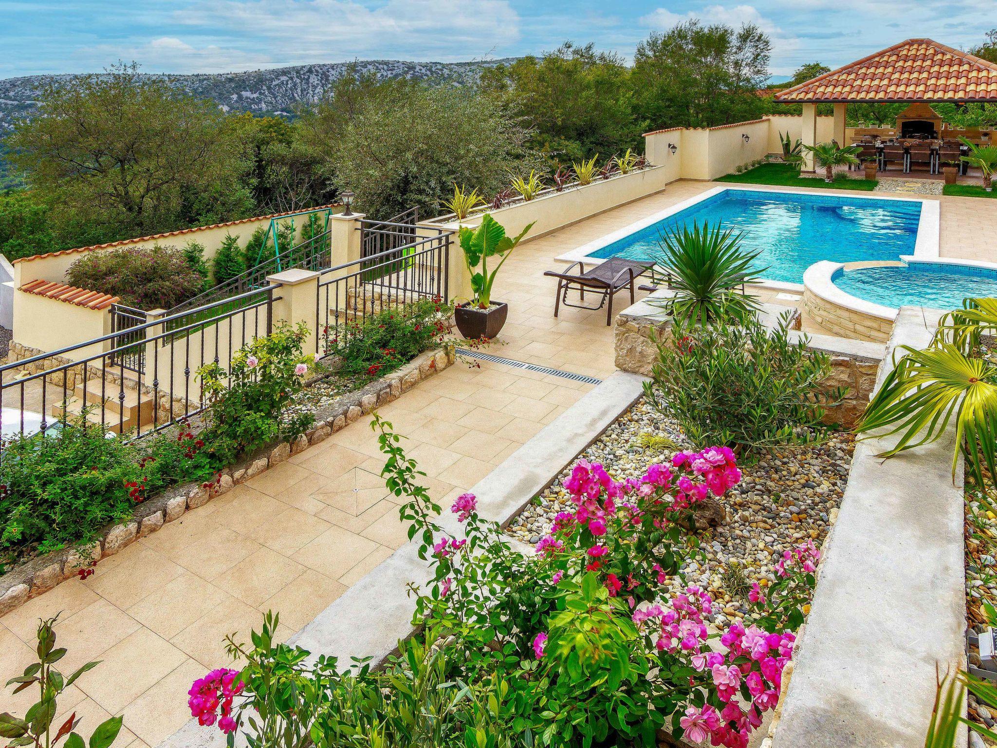 Photo 14 - Maison de 4 chambres à Vinodolska Općina avec piscine privée et jardin