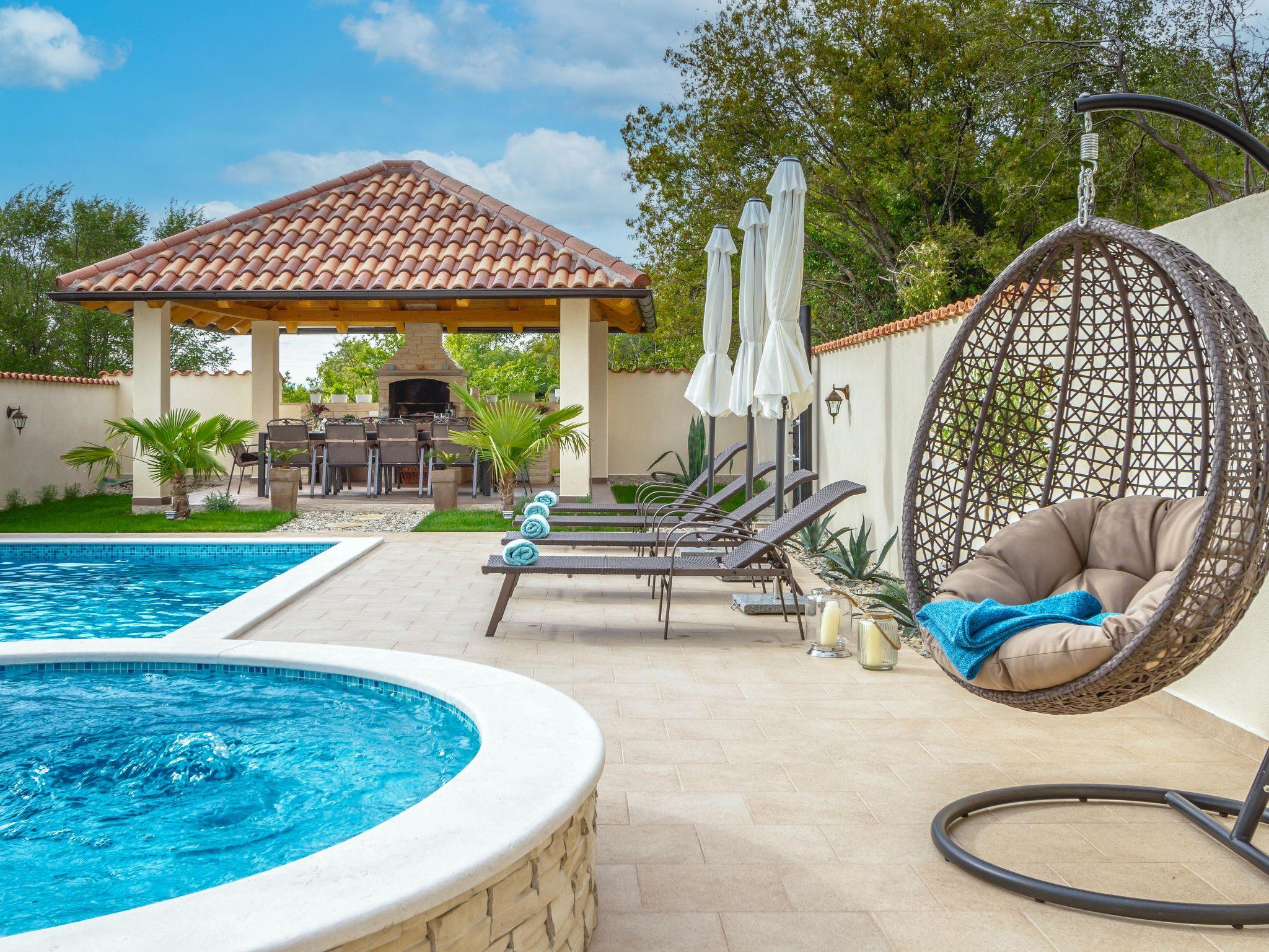 Photo 2 - Maison de 4 chambres à Vinodolska Općina avec piscine privée et vues à la mer