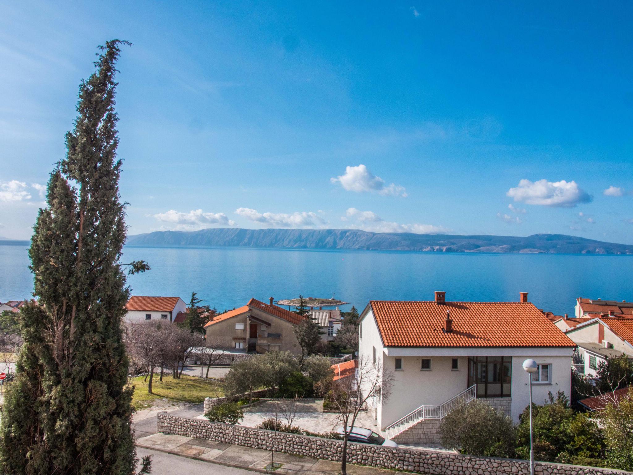 Foto 1 - Appartamento con 2 camere da letto a Novi Vinodolski con terrazza e vista mare