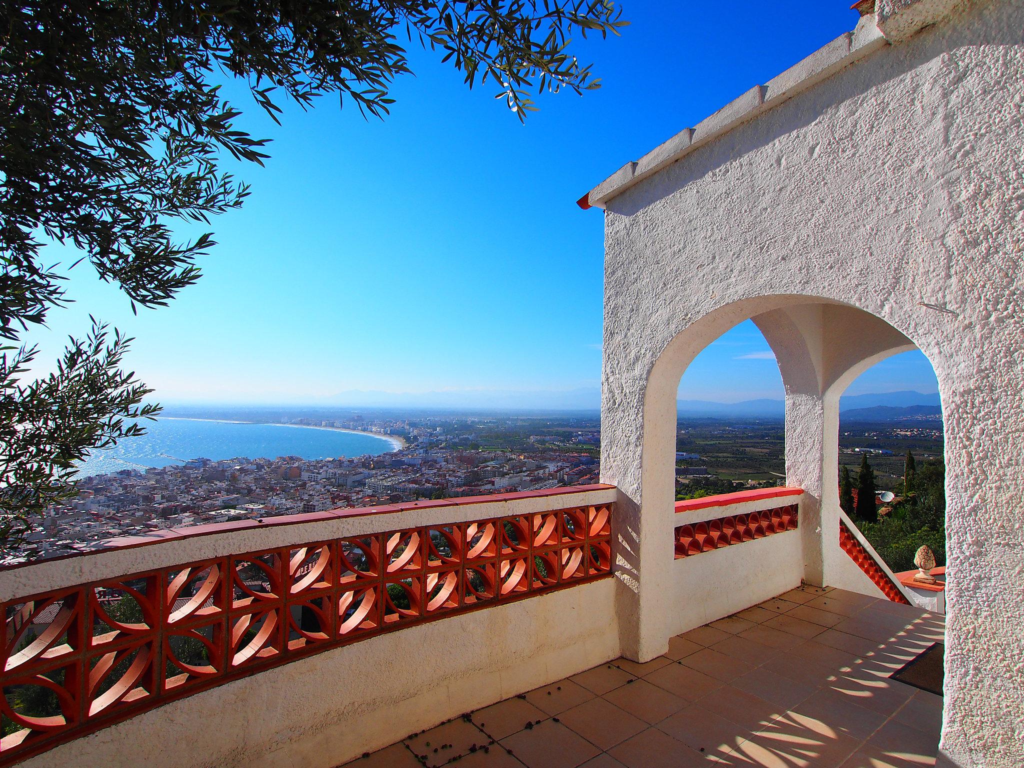 Photo 21 - 2 bedroom House in Roses with terrace and sea view