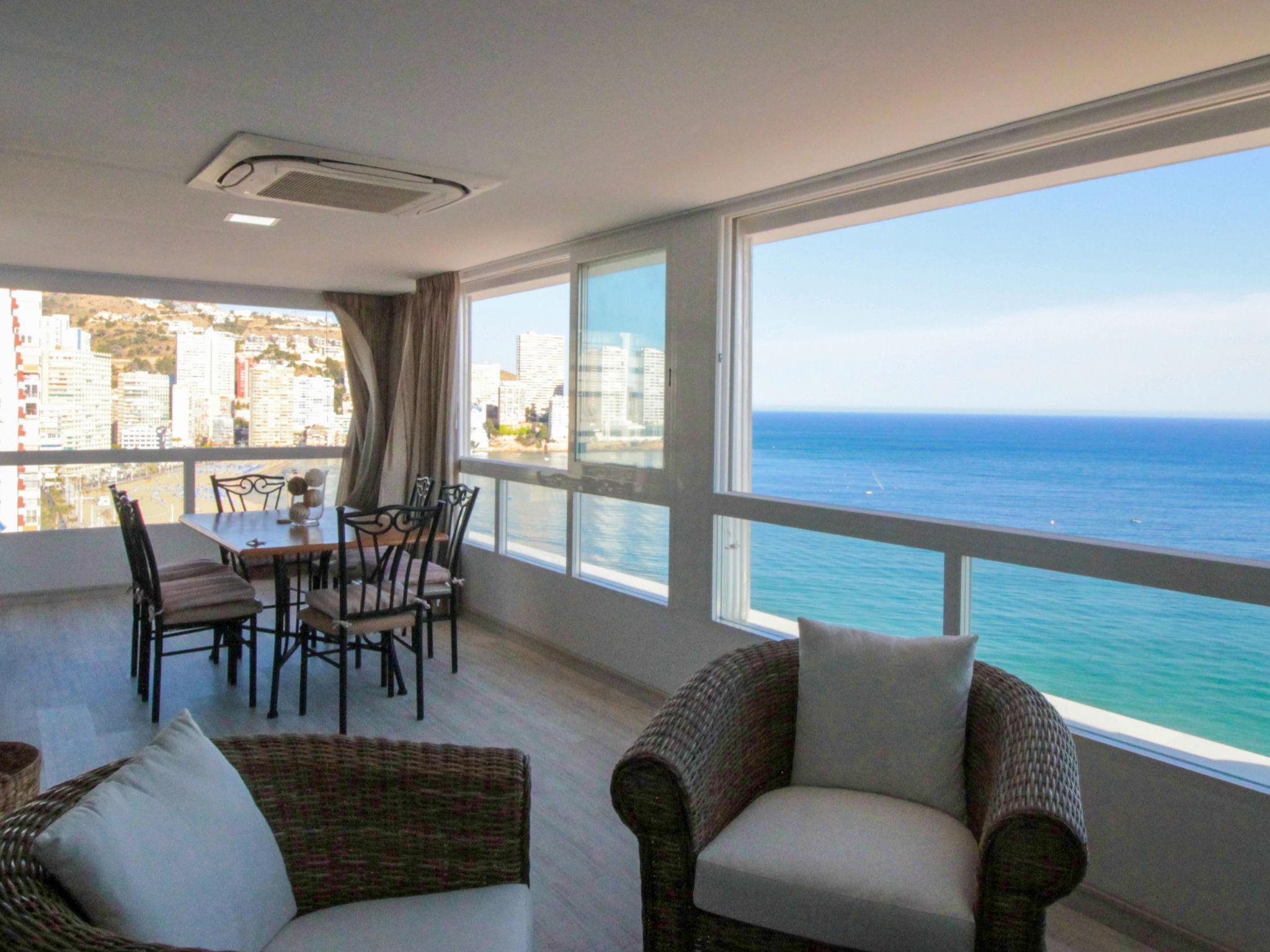 Foto 2 - Appartamento con 3 camere da letto a Benidorm con vista mare