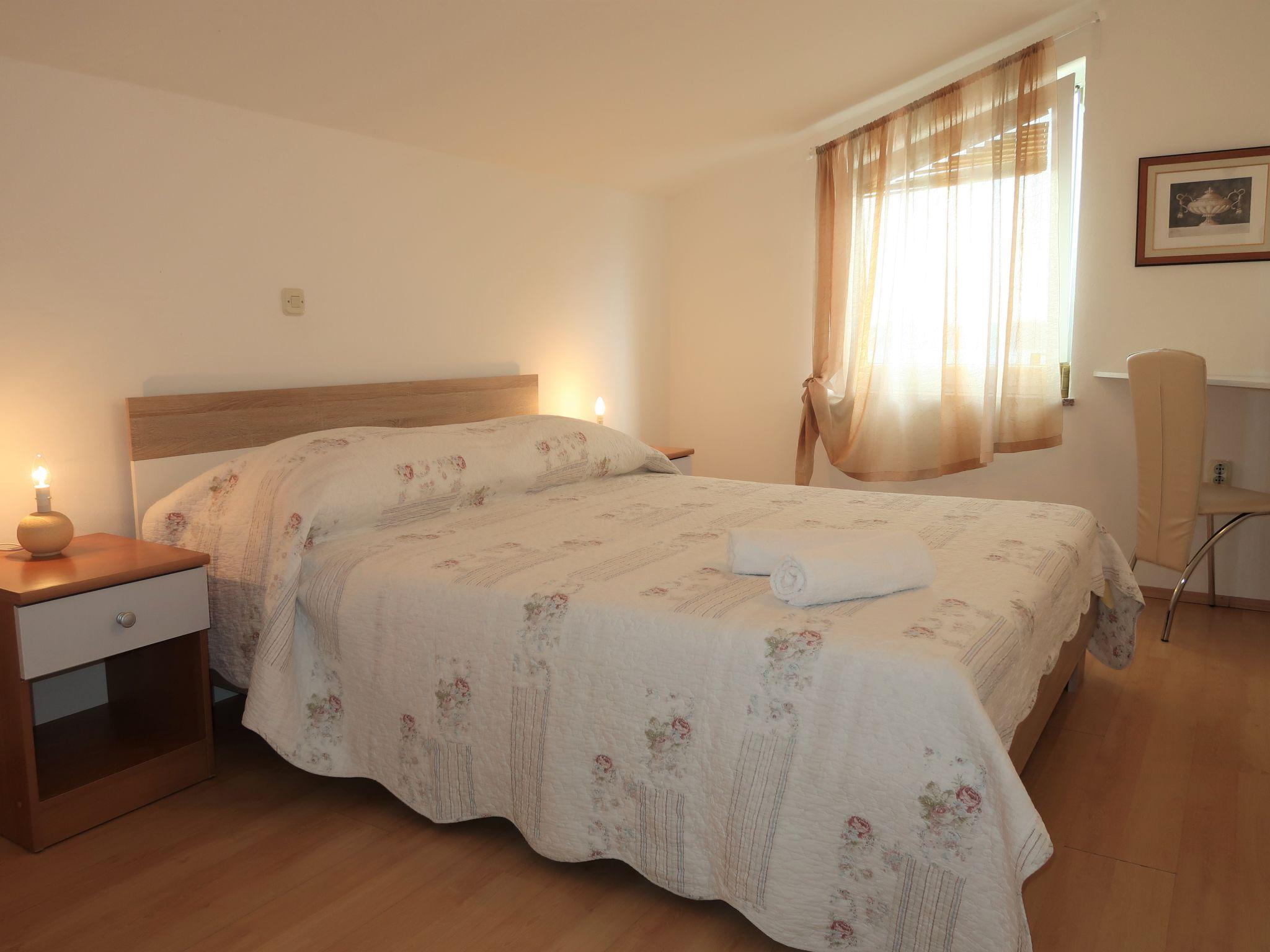 Foto 21 - Apartment mit 2 Schlafzimmern in Raša mit blick aufs meer