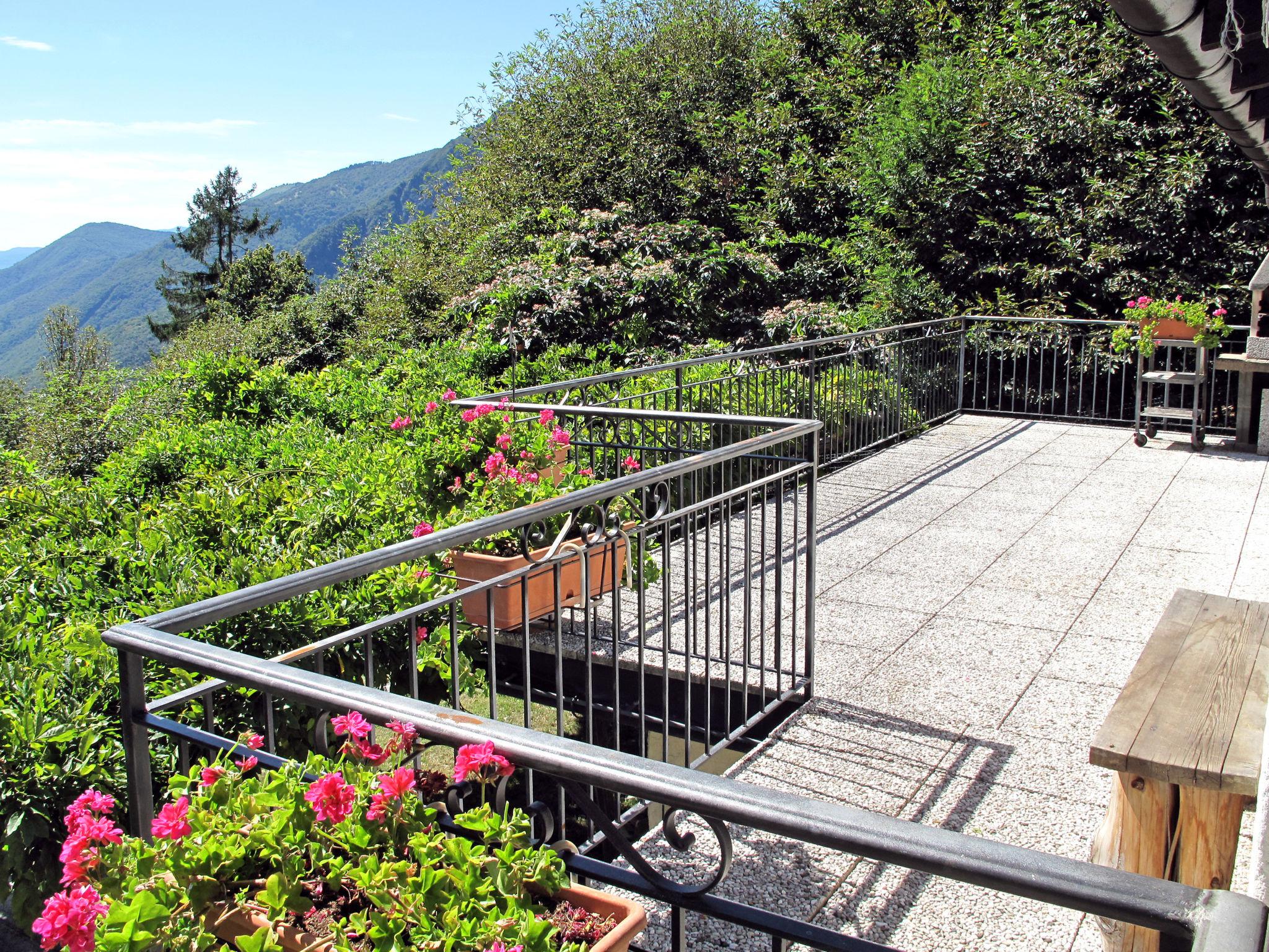 Foto 18 - Casa de 2 quartos em Trarego Viggiona com terraço e vista para a montanha