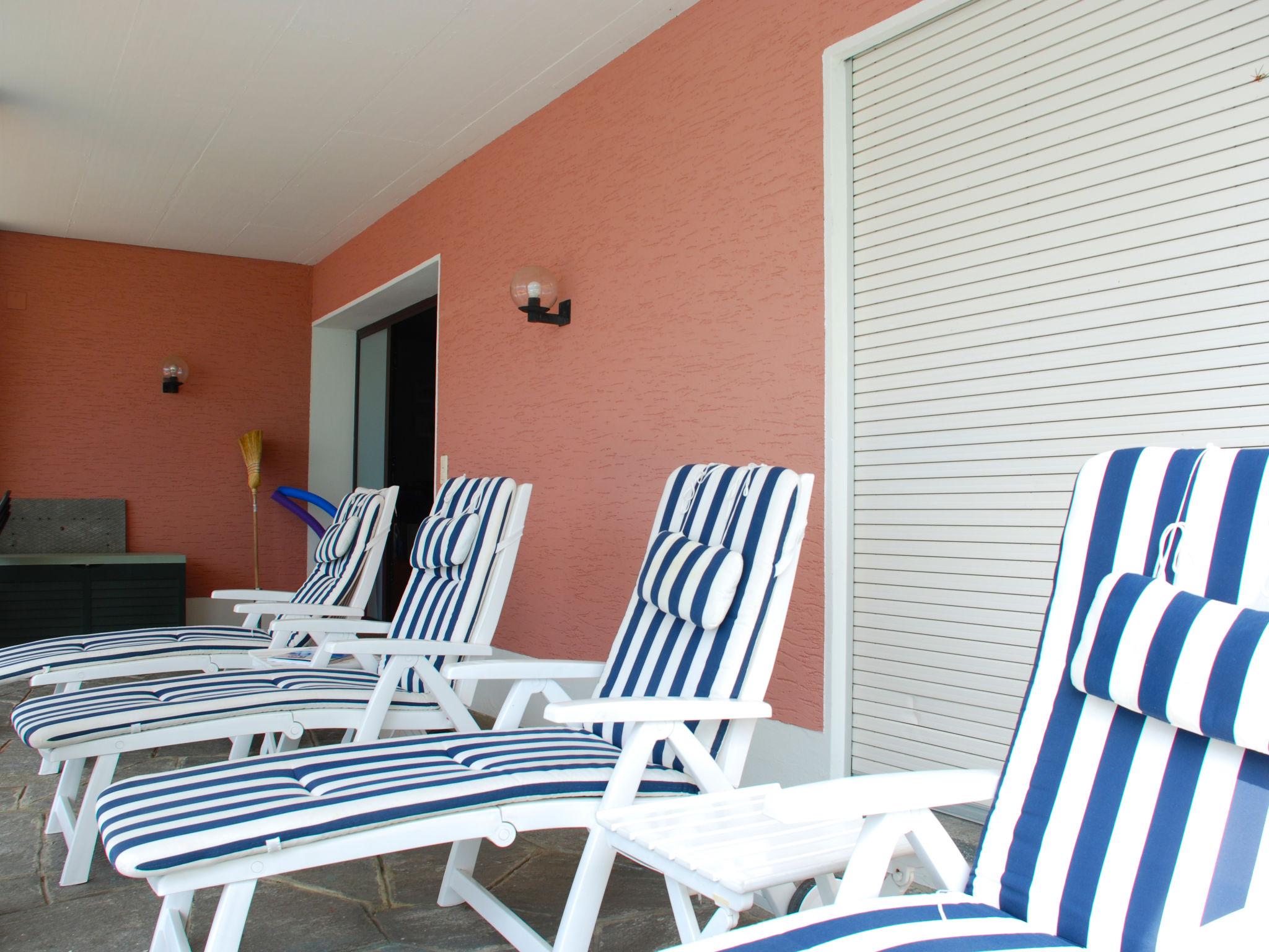 Photo 22 - 2 bedroom Apartment in Bissone with swimming pool and mountain view