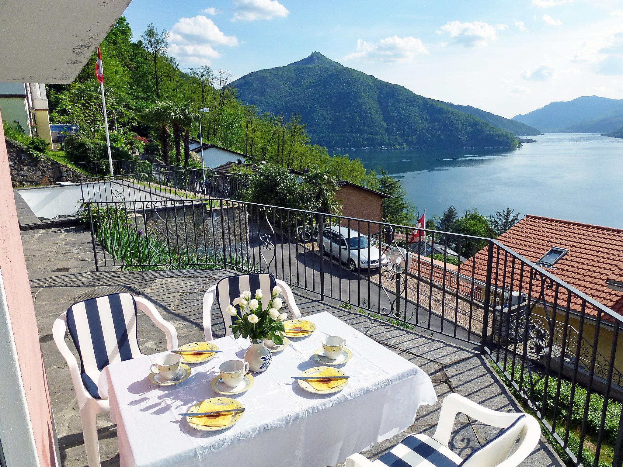 Photo 26 - 2 bedroom Apartment in Bissone with swimming pool and mountain view