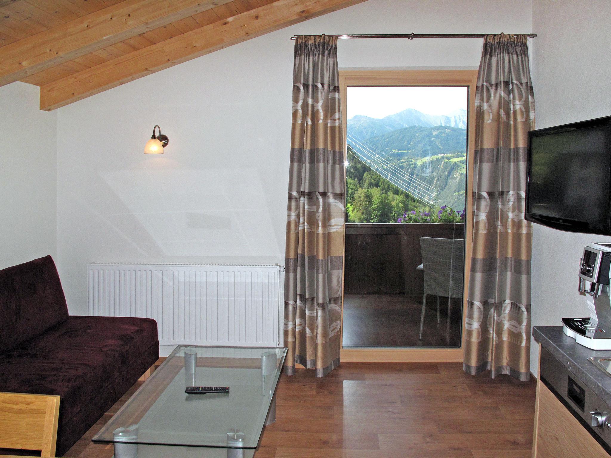 Foto 5 - Appartamento con 2 camere da letto a Fendels con giardino e vista sulle montagne