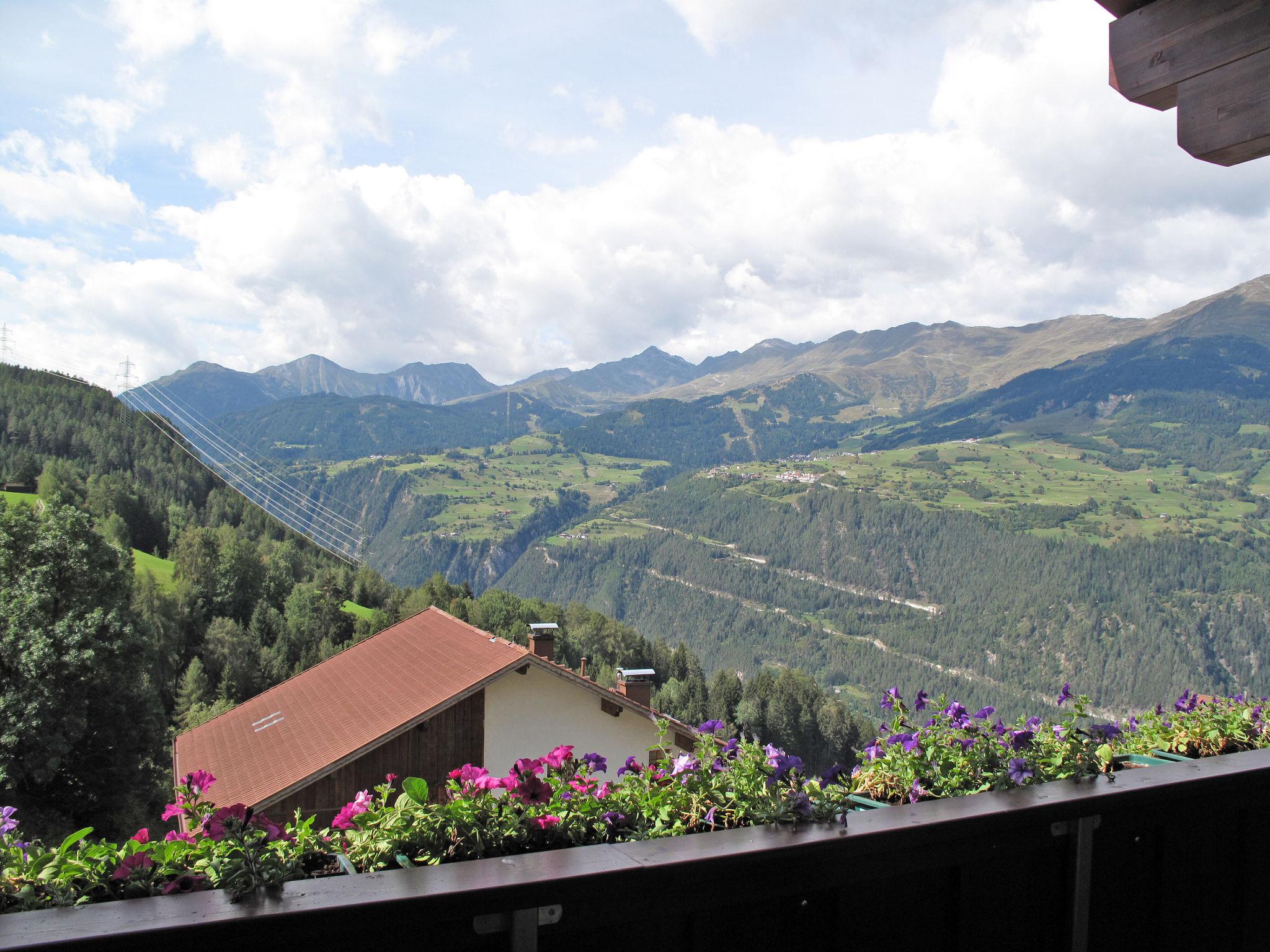 Foto 3 - Appartamento con 2 camere da letto a Fendels con giardino e vista sulle montagne