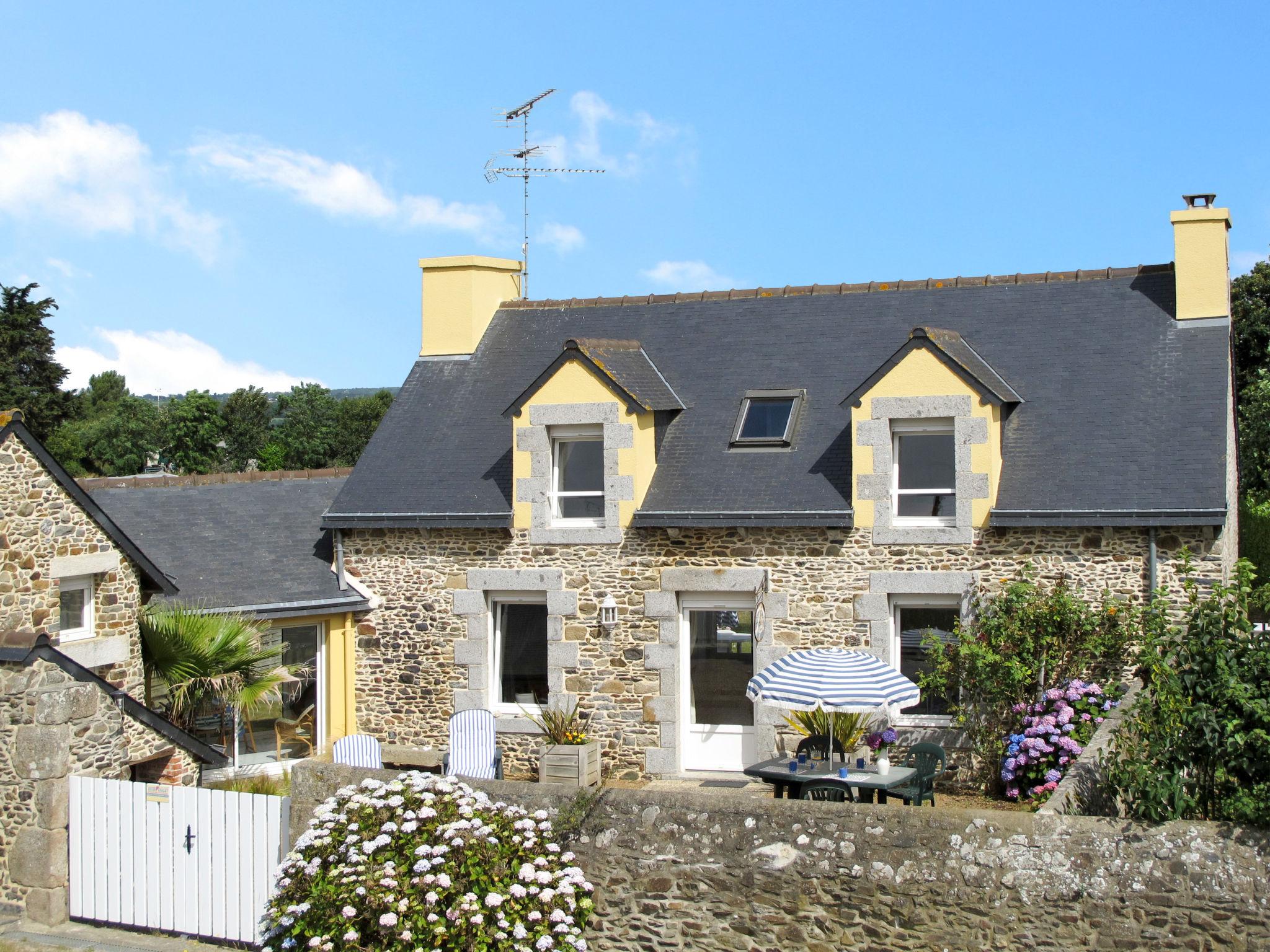 Photo 1 - Maison de 3 chambres à Pordic avec jardin et vues à la mer