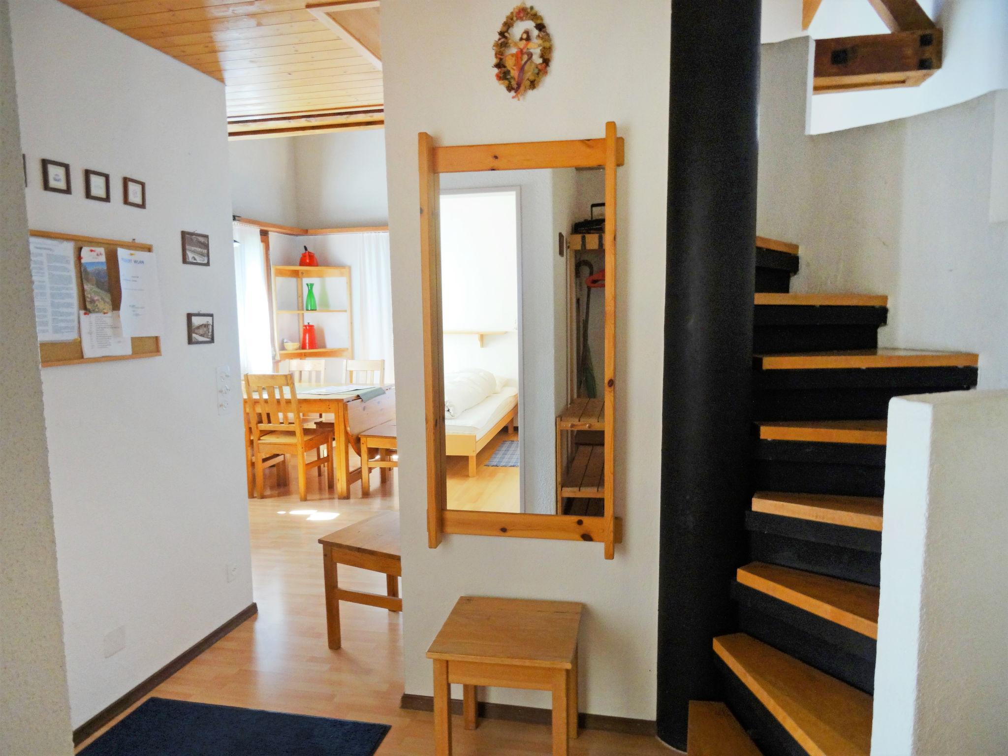 Foto 8 - Appartamento con 3 camere da letto a Ernen con vista sulle montagne