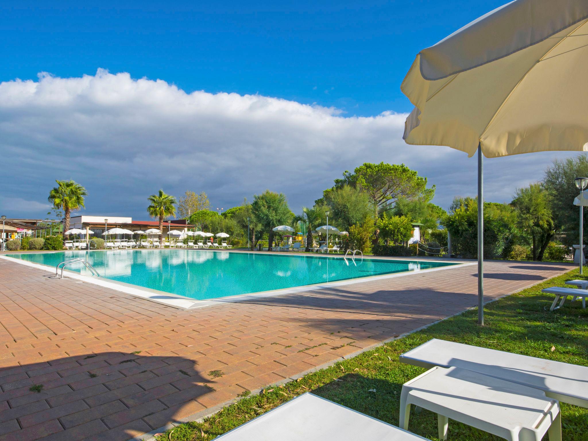 Foto 10 - Casa con 2 camere da letto a Cecina con piscina e vista mare