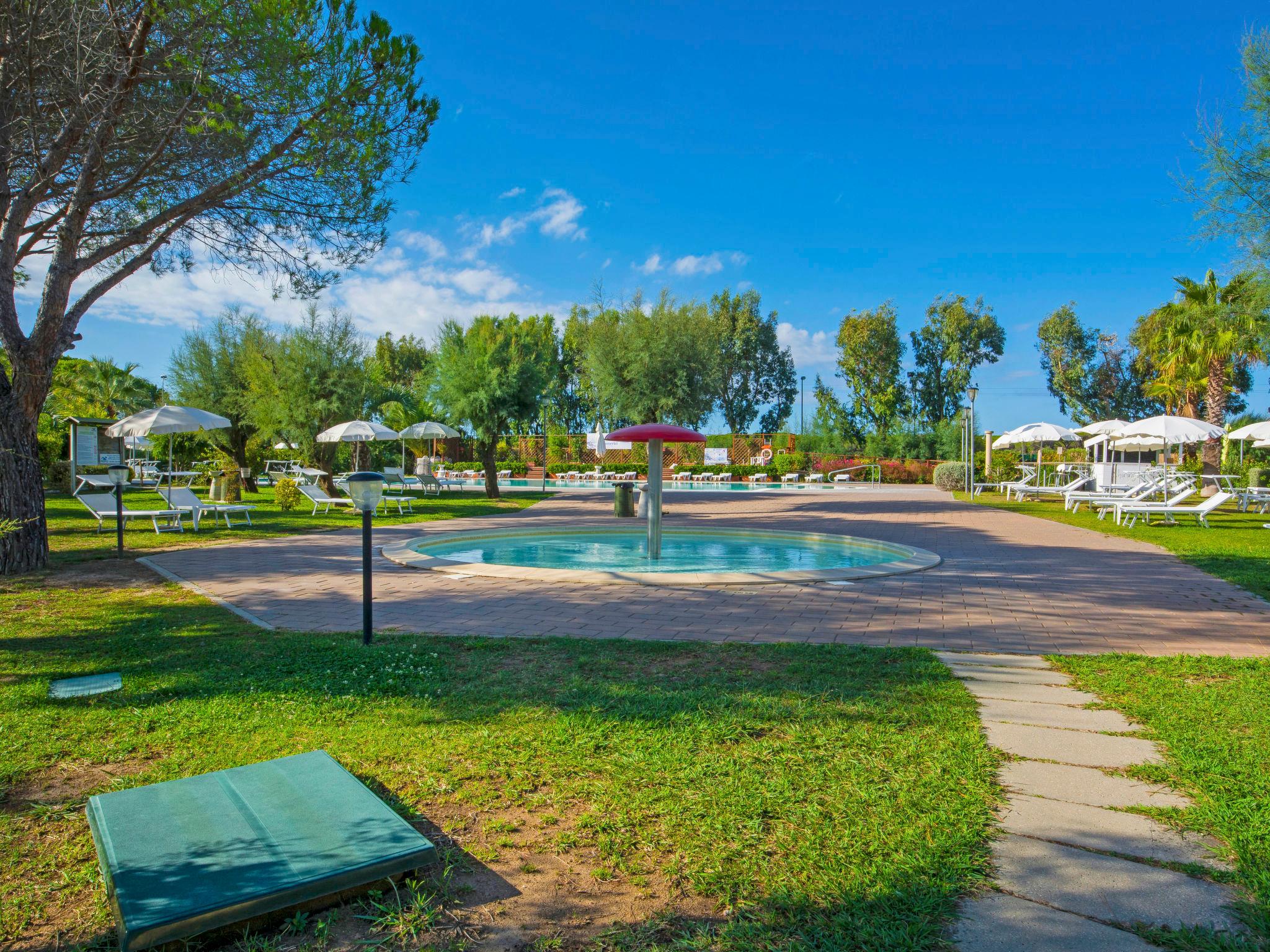 Foto 6 - Casa con 2 camere da letto a Cecina con piscina e giardino