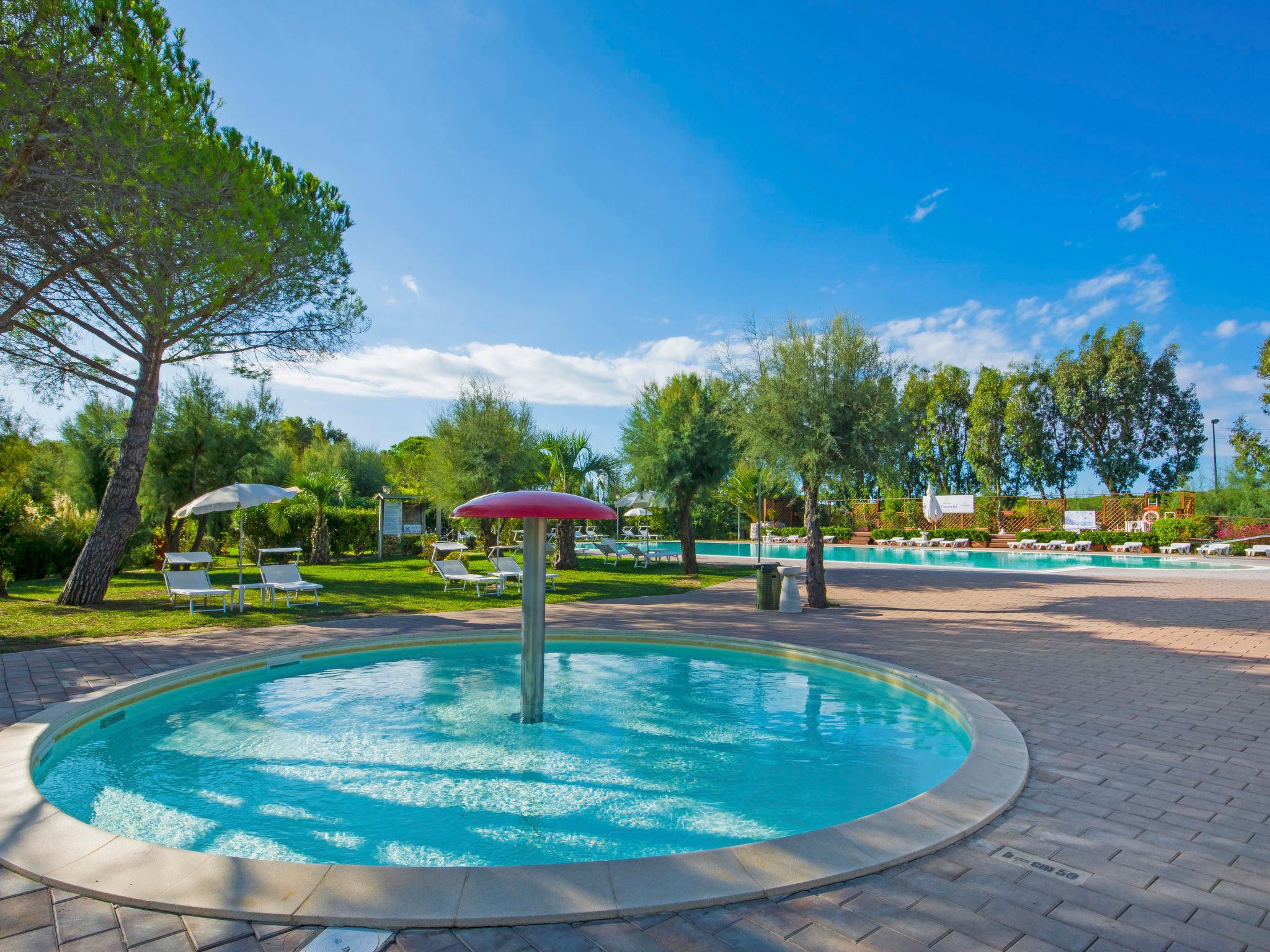 Foto 2 - Casa de 2 quartos em Cecina com piscina e jardim